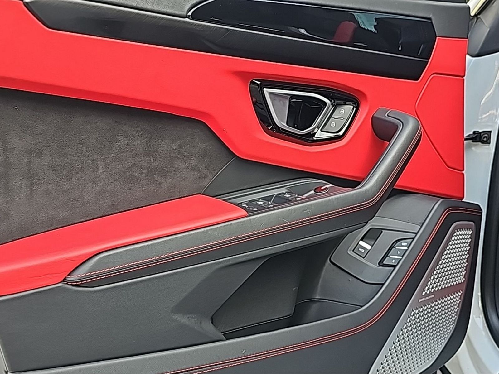 LAMBORGHINI Urus E-Gear-image-9
