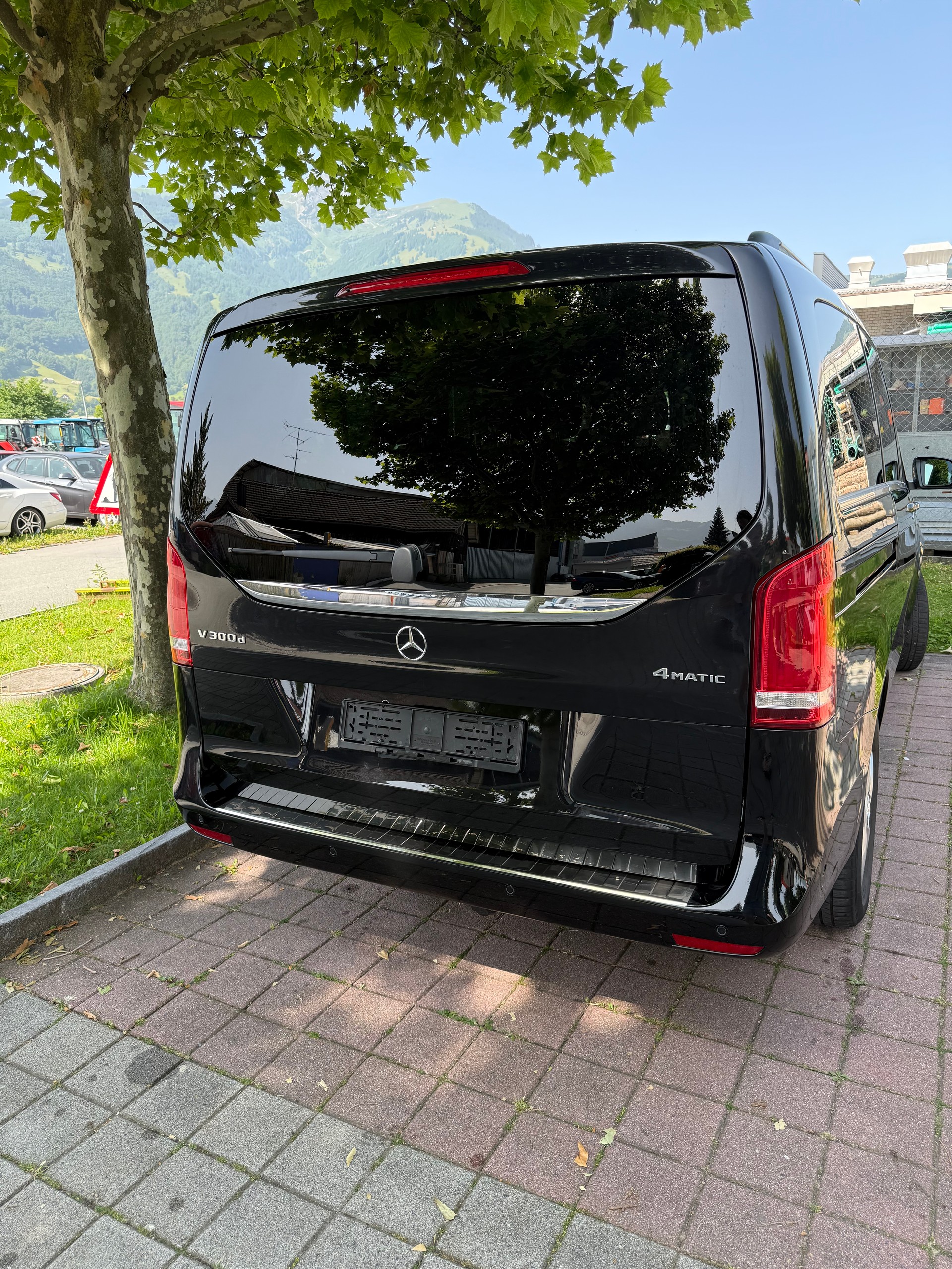 MERCEDES-BENZ V 300 d lang Swiss Edition 4Matic 9G-Tronic-image-5