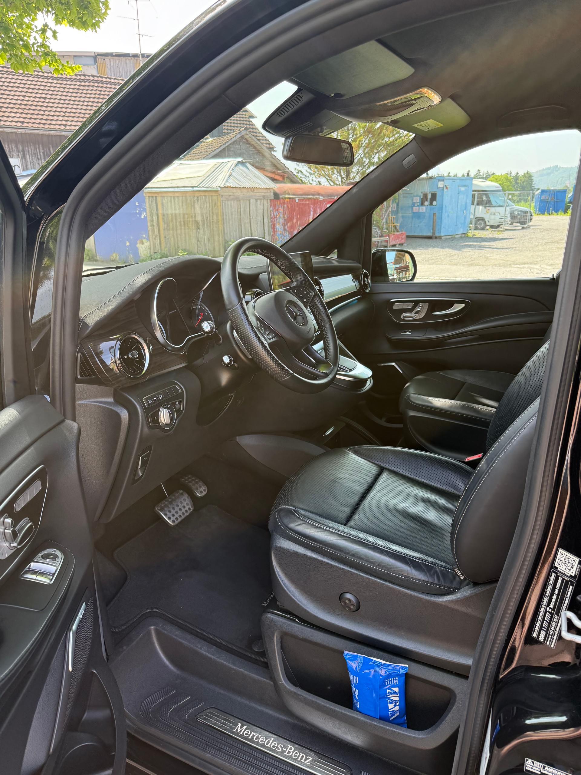 MERCEDES-BENZ V 300 d lang Swiss Edition 4Matic 9G-Tronic-image-2