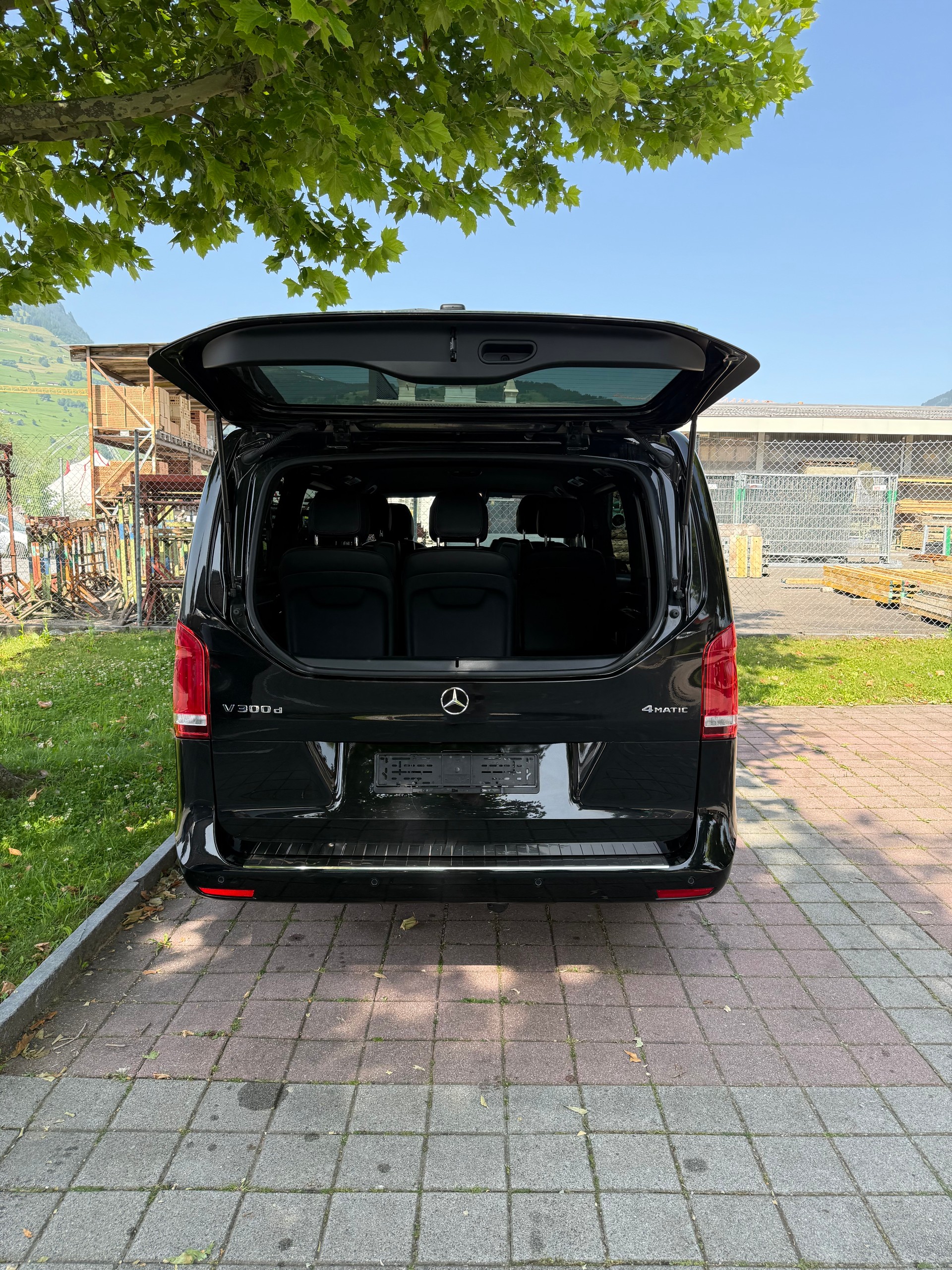 MERCEDES-BENZ V 300 d lang Swiss Edition 4Matic 9G-Tronic-image-4