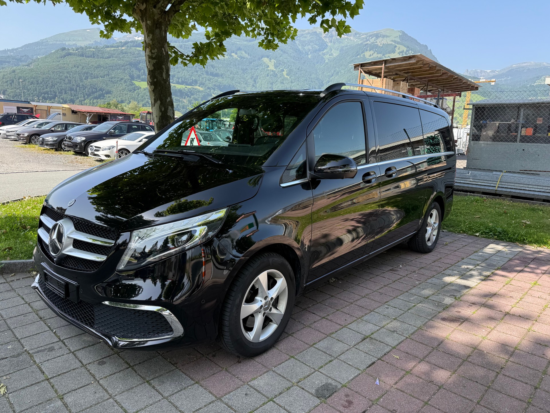 MERCEDES-BENZ V 300 d lang Swiss Edition 4Matic 9G-Tronic-image-0