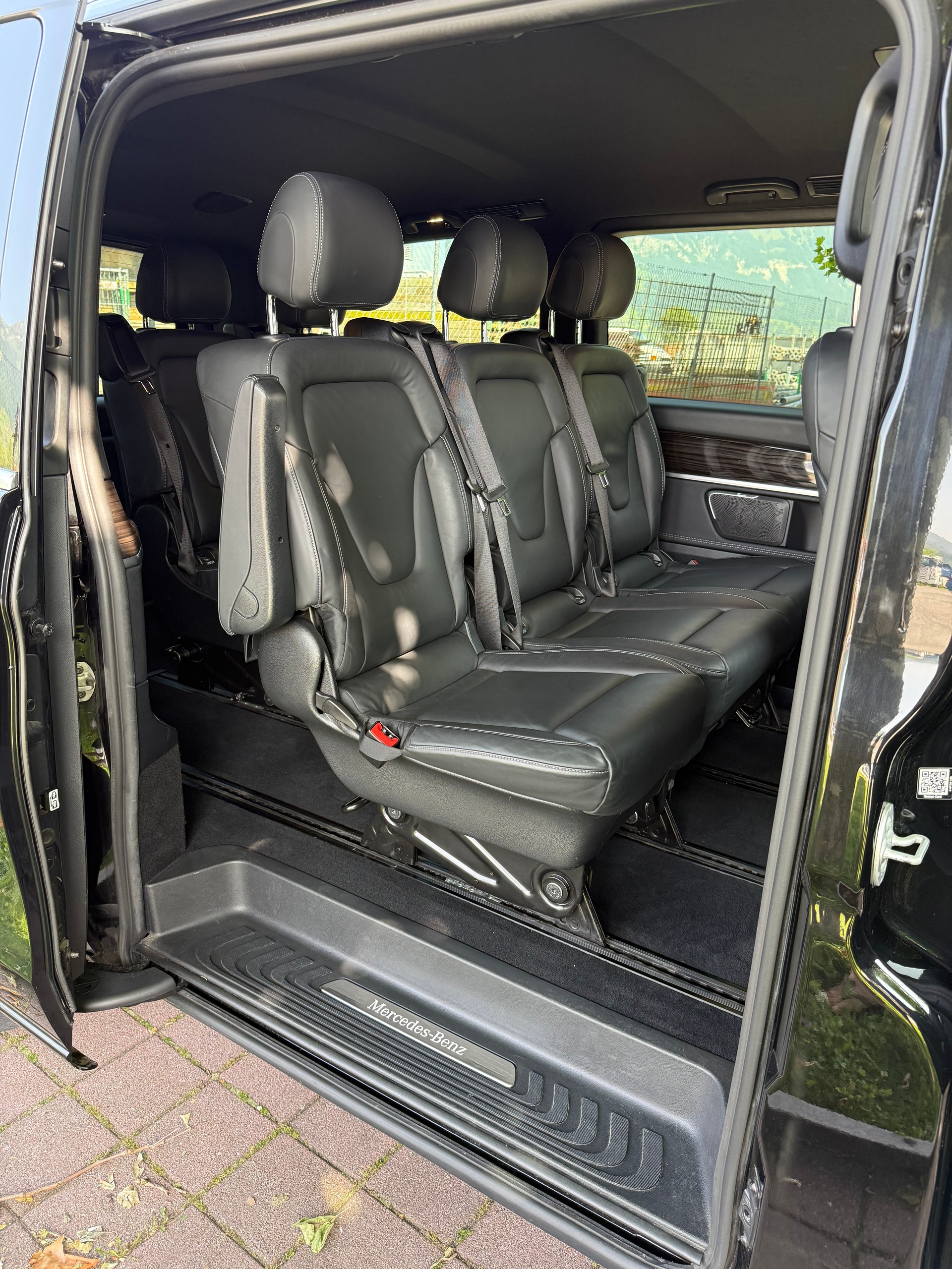 MERCEDES-BENZ V 300 d lang Swiss Edition 4Matic 9G-Tronic-image-3