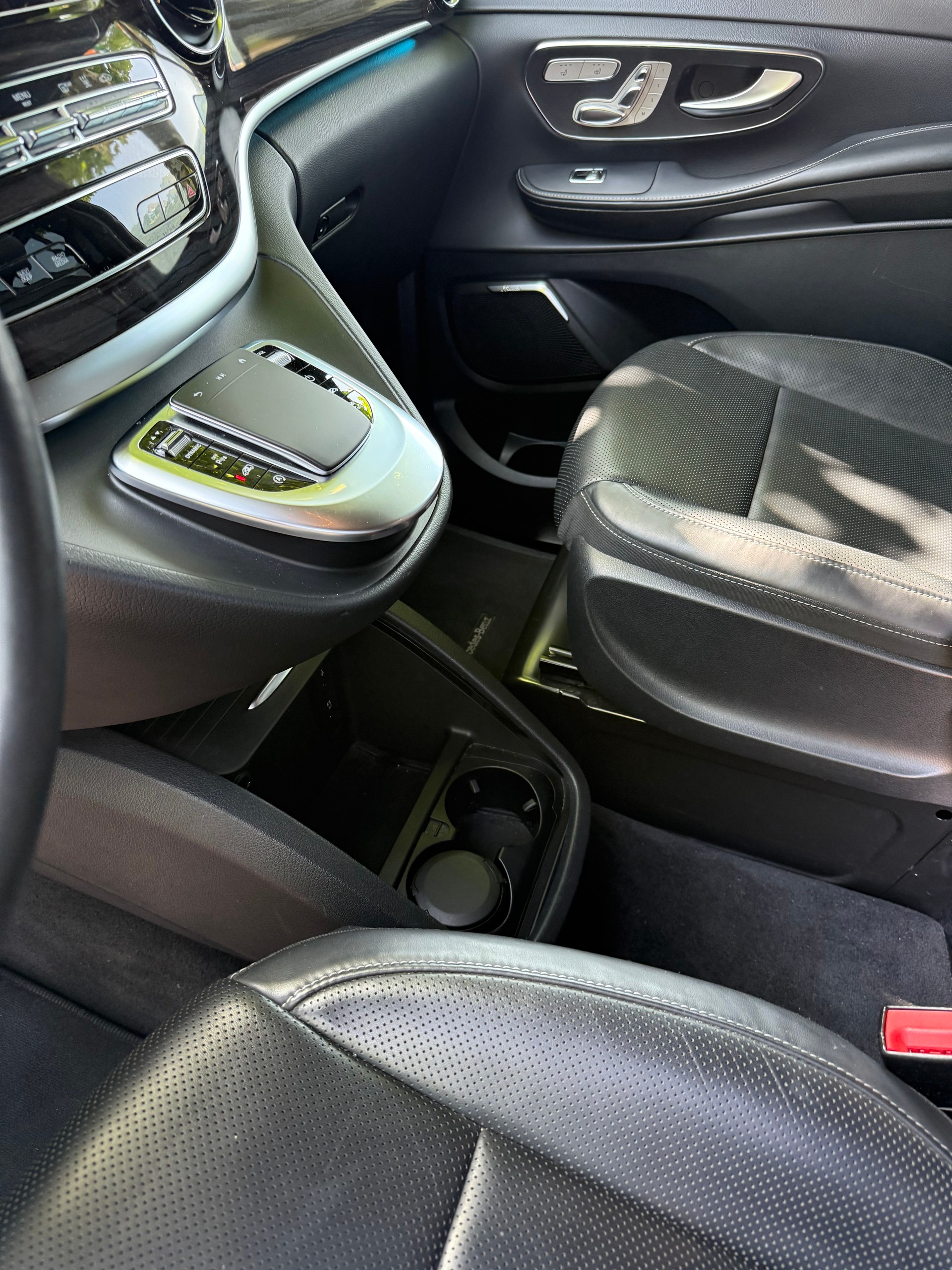 MERCEDES-BENZ V 300 d lang Swiss Edition 4Matic 9G-Tronic-image-7