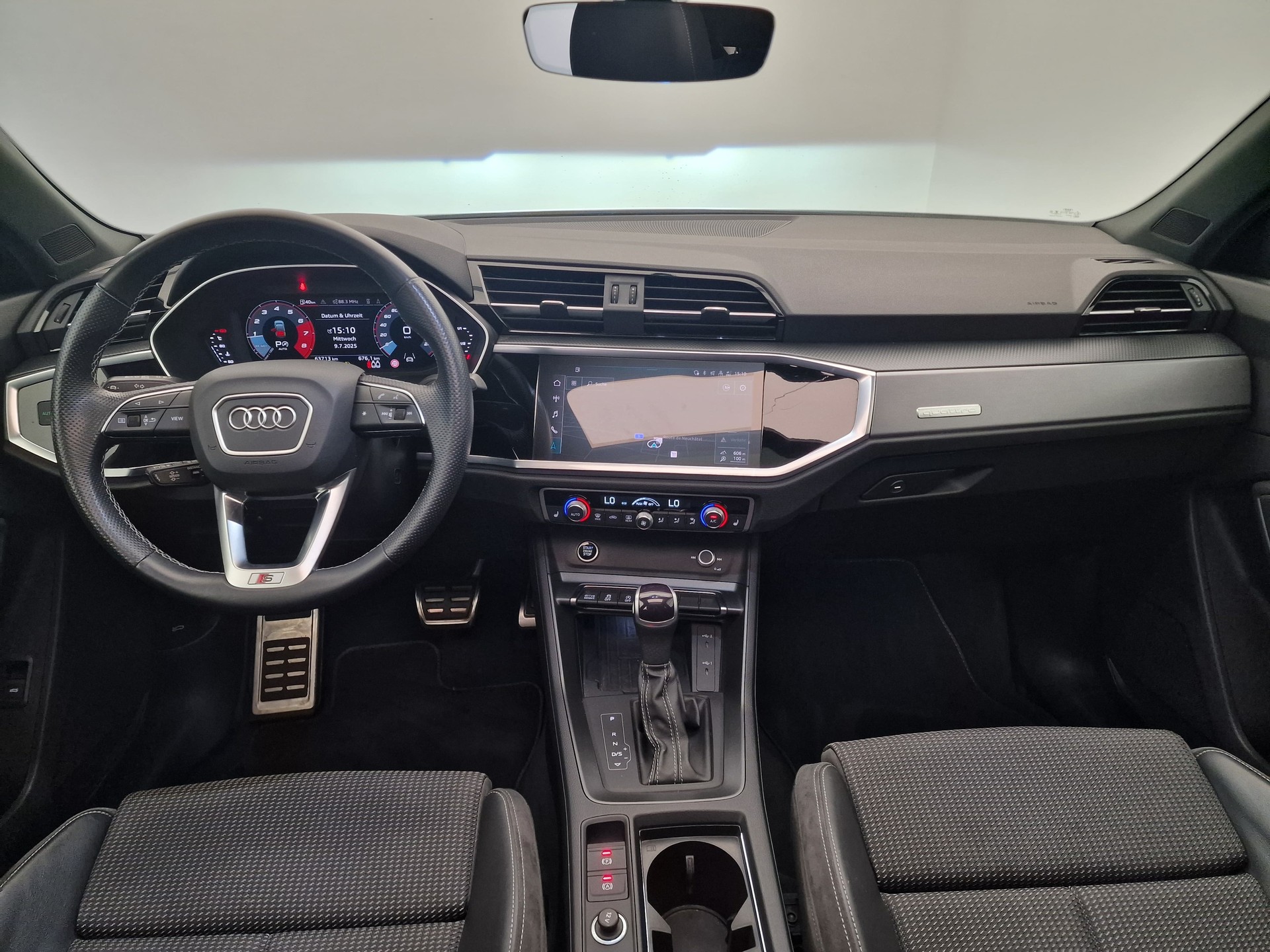 AUDI Q3 Sportback 40 TFSI S line quattro S-tronic-image-9
