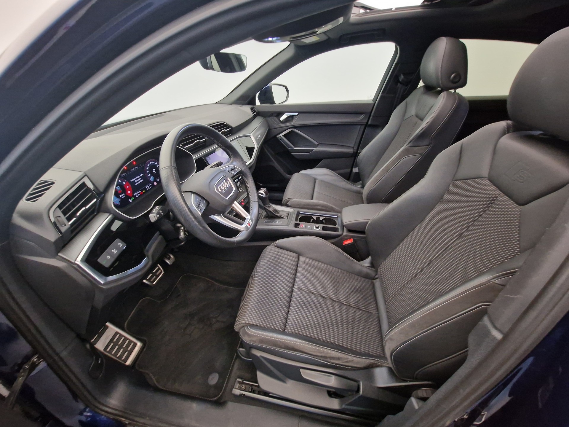AUDI Q3 Sportback 40 TFSI S line quattro S-tronic-image-11