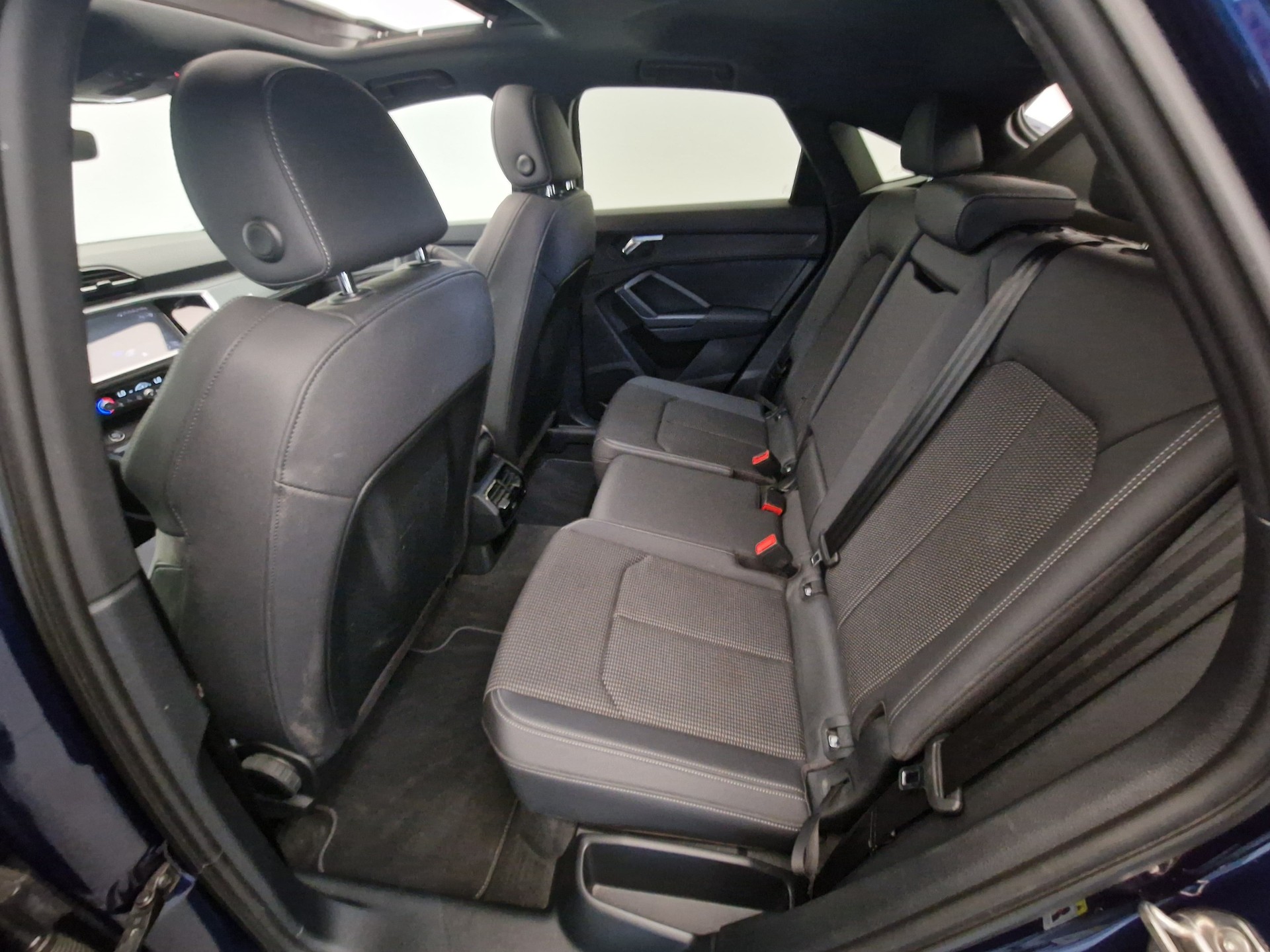 AUDI Q3 Sportback 40 TFSI S line quattro S-tronic-image-13