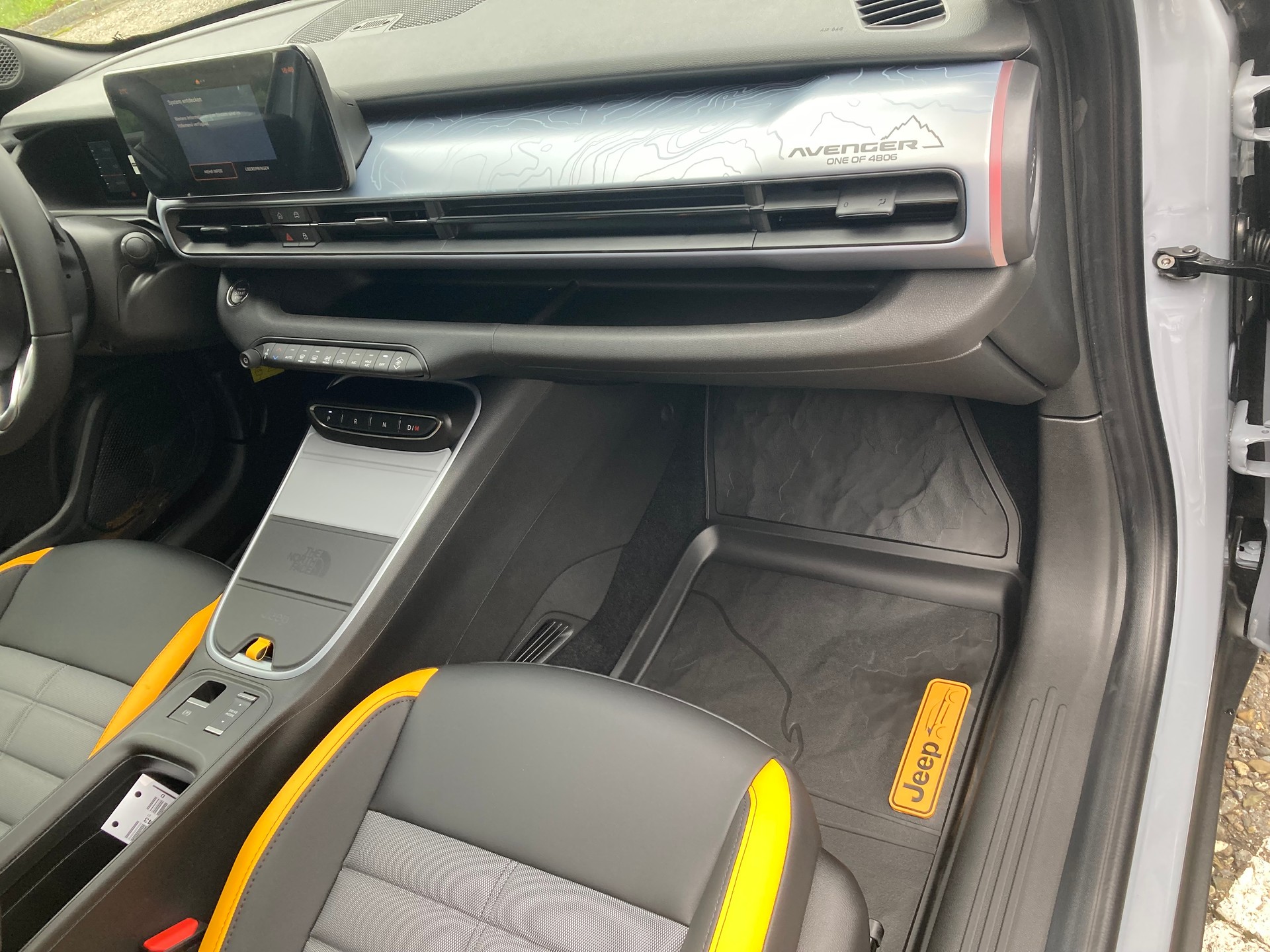 JEEP Avenger 1.2 Turbo MHEV Summit Sky-image-13