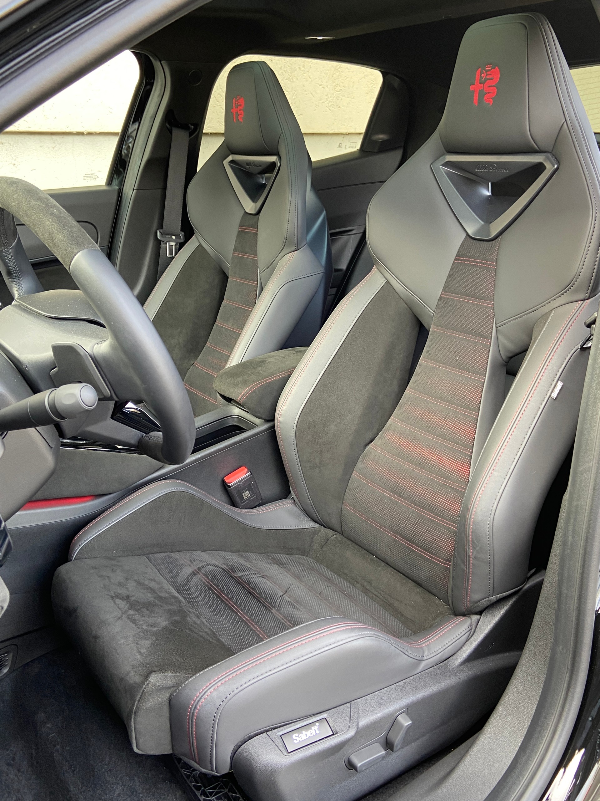 ALFA ROMEO Junior 1.2 48V Hybrid Q4 Tech Sky Sport 4x4-image-5