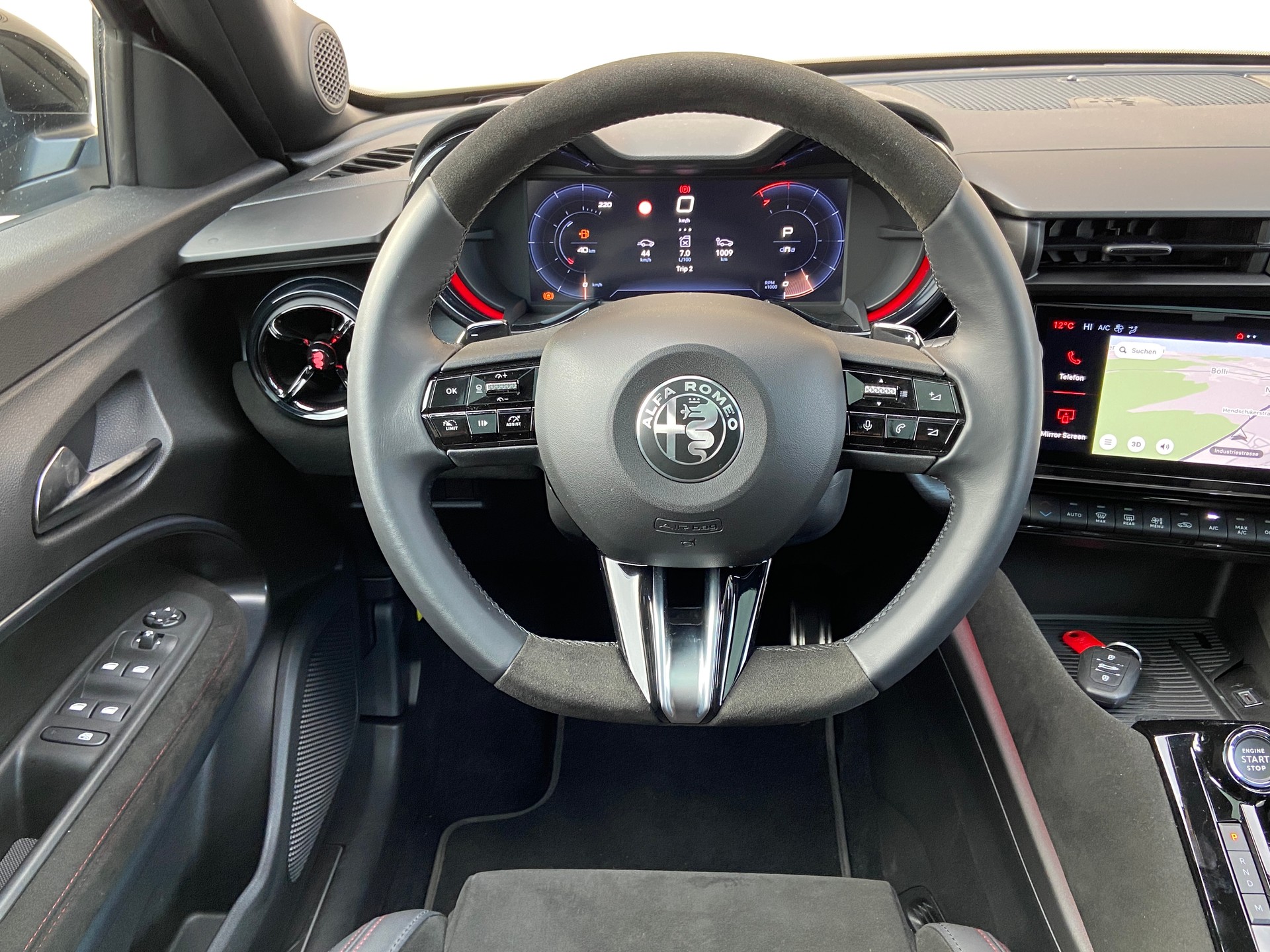 ALFA ROMEO Junior 1.2 48V Hybrid Q4 Tech Sky Sport 4x4-image-7