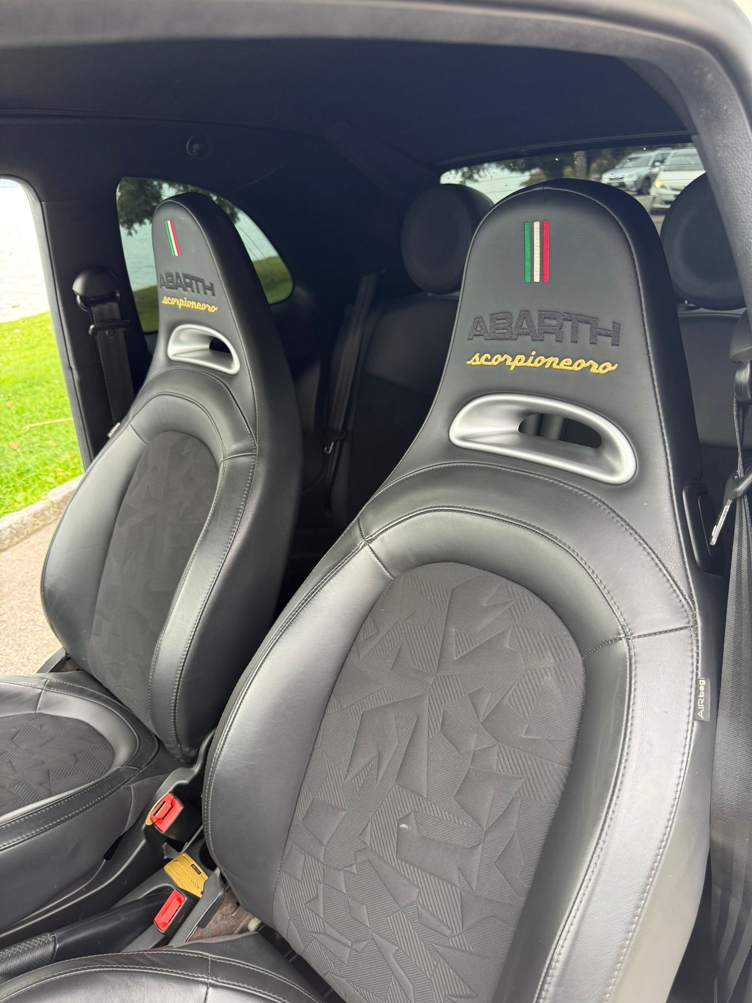 FIAT 595C 1.4 16V Turbo Abarth Scorpione Oro-image-1