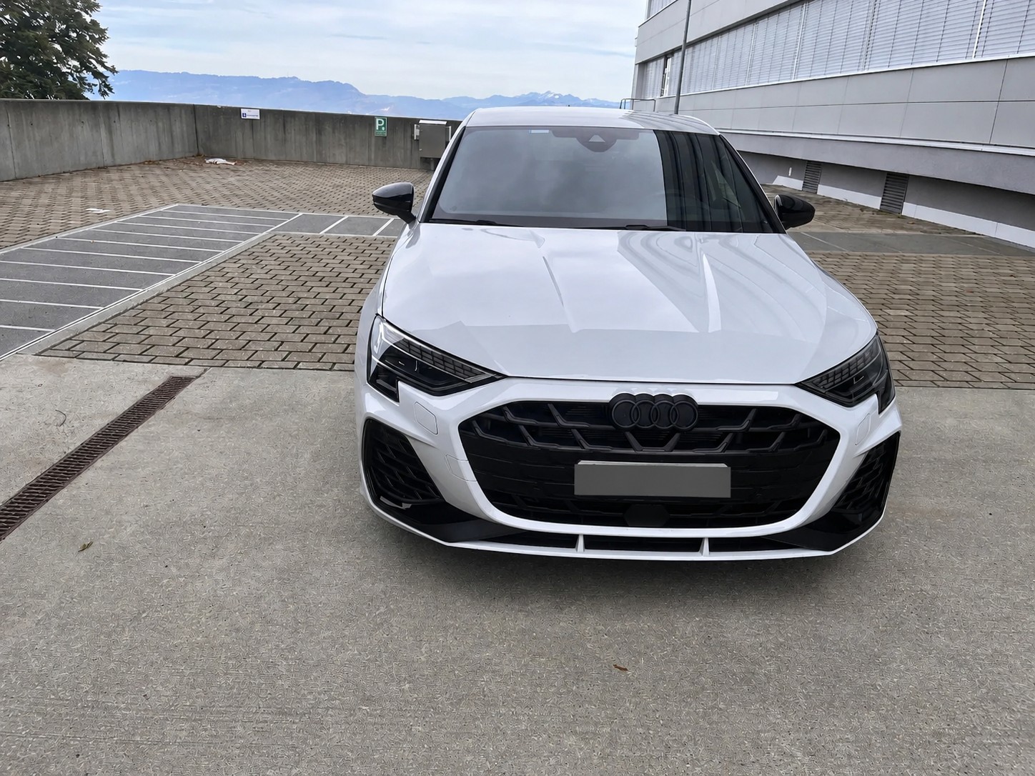 AUDI S3 Sportback TFSI quattro S-tronic-image-2