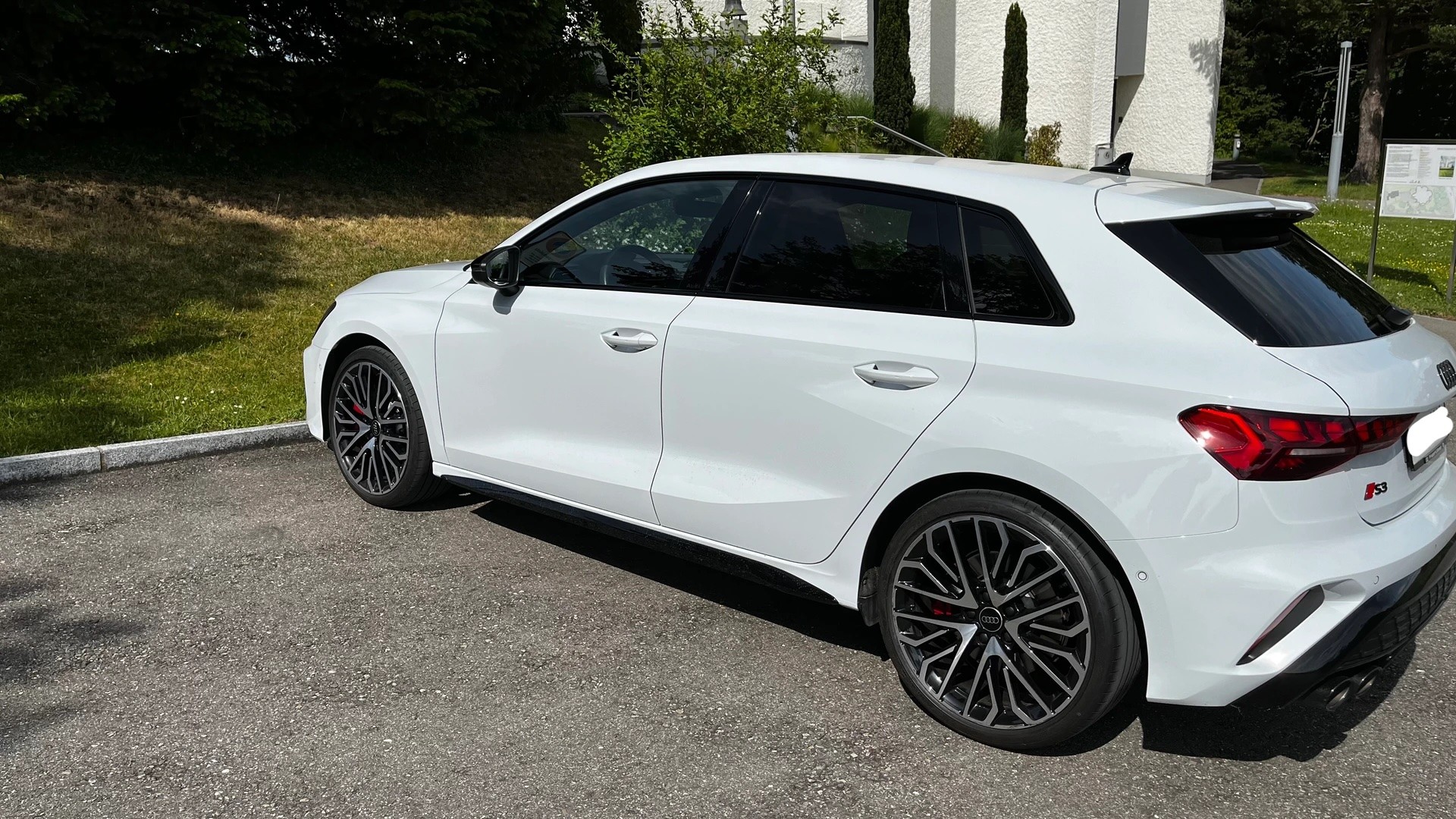 AUDI S3 Sportback TFSI quattro S-tronic-image-3