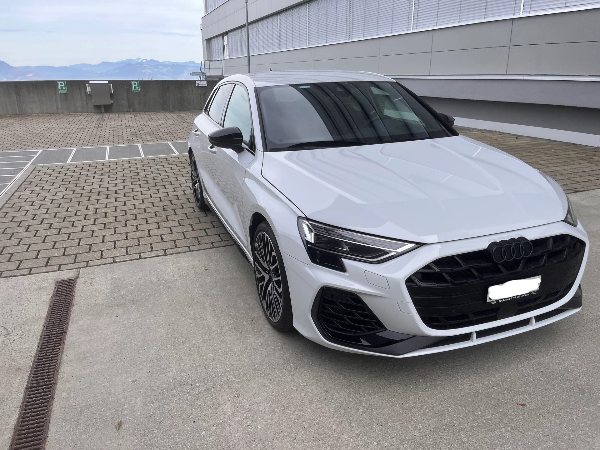 AUDI S3 Sportback TFSI quattro S-tronic-image-1