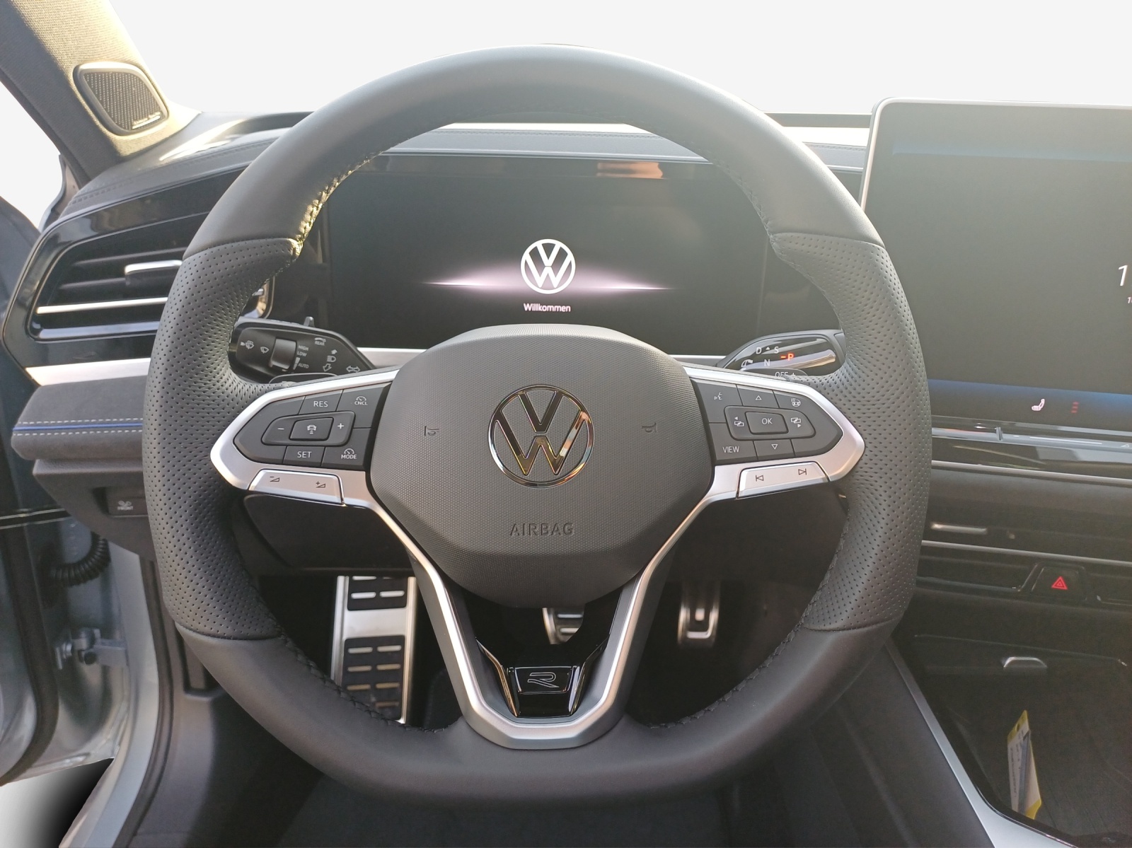 VW Passat Variant 2.0 TSI evo4 R-Line 4 Motion DSG-image-9