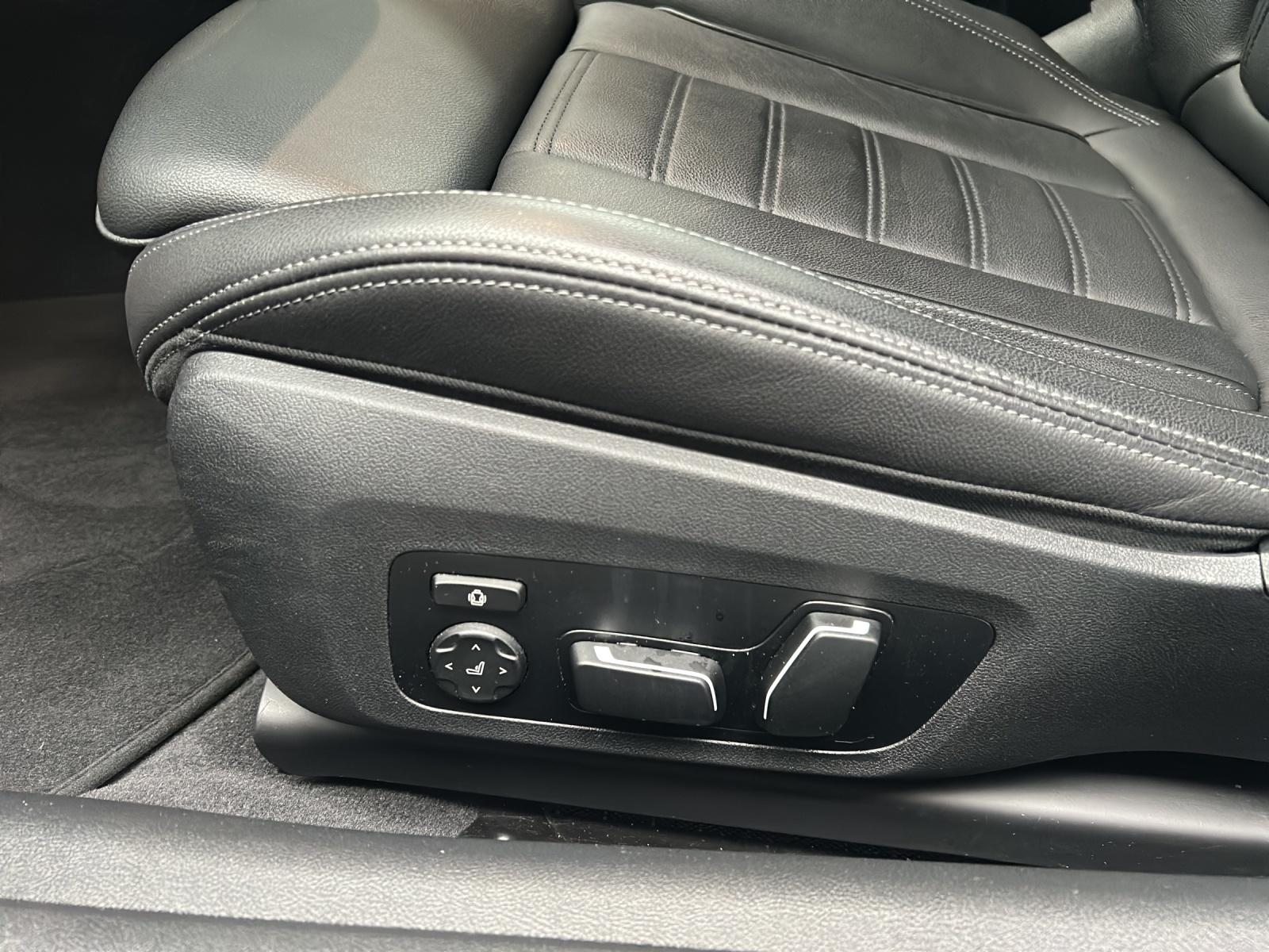 BMW 430i xDrive Cabrio-image-14