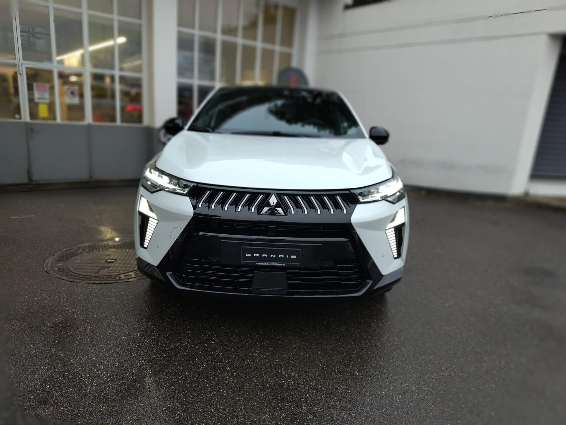 MITSUBISHI Grandis 1.8 HEV Instyle-image-1