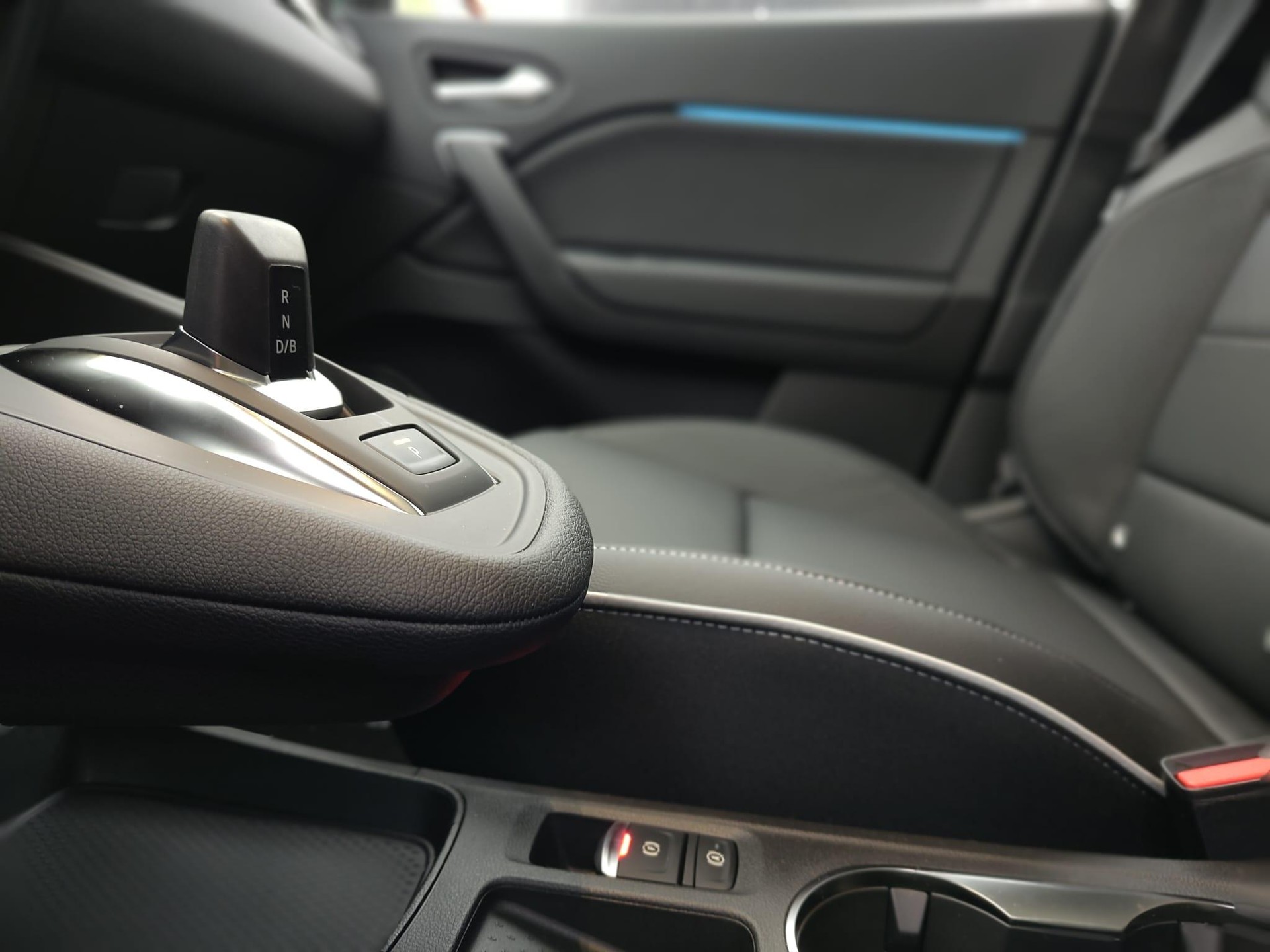 MITSUBISHI Grandis 1.8 HEV Instyle-image-8