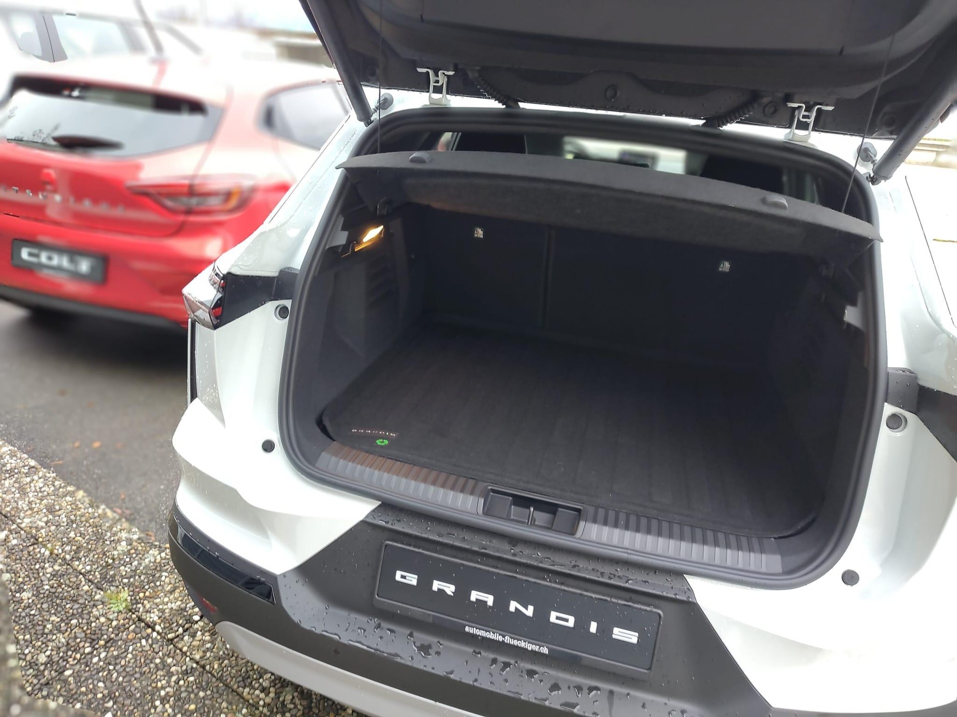 MITSUBISHI Grandis 1.8 HEV Instyle-image-13