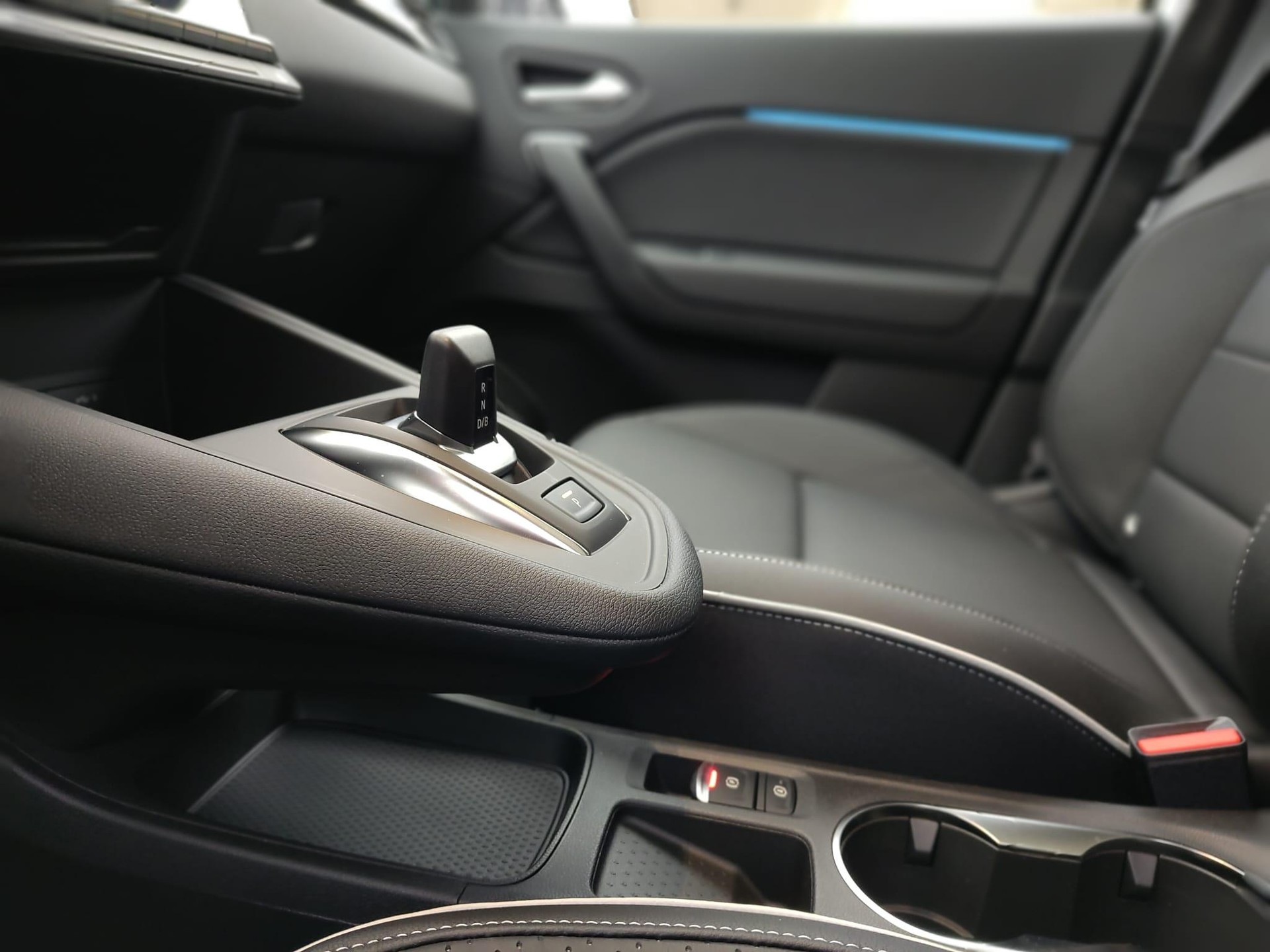 MITSUBISHI Grandis 1.8 HEV Instyle-image-12