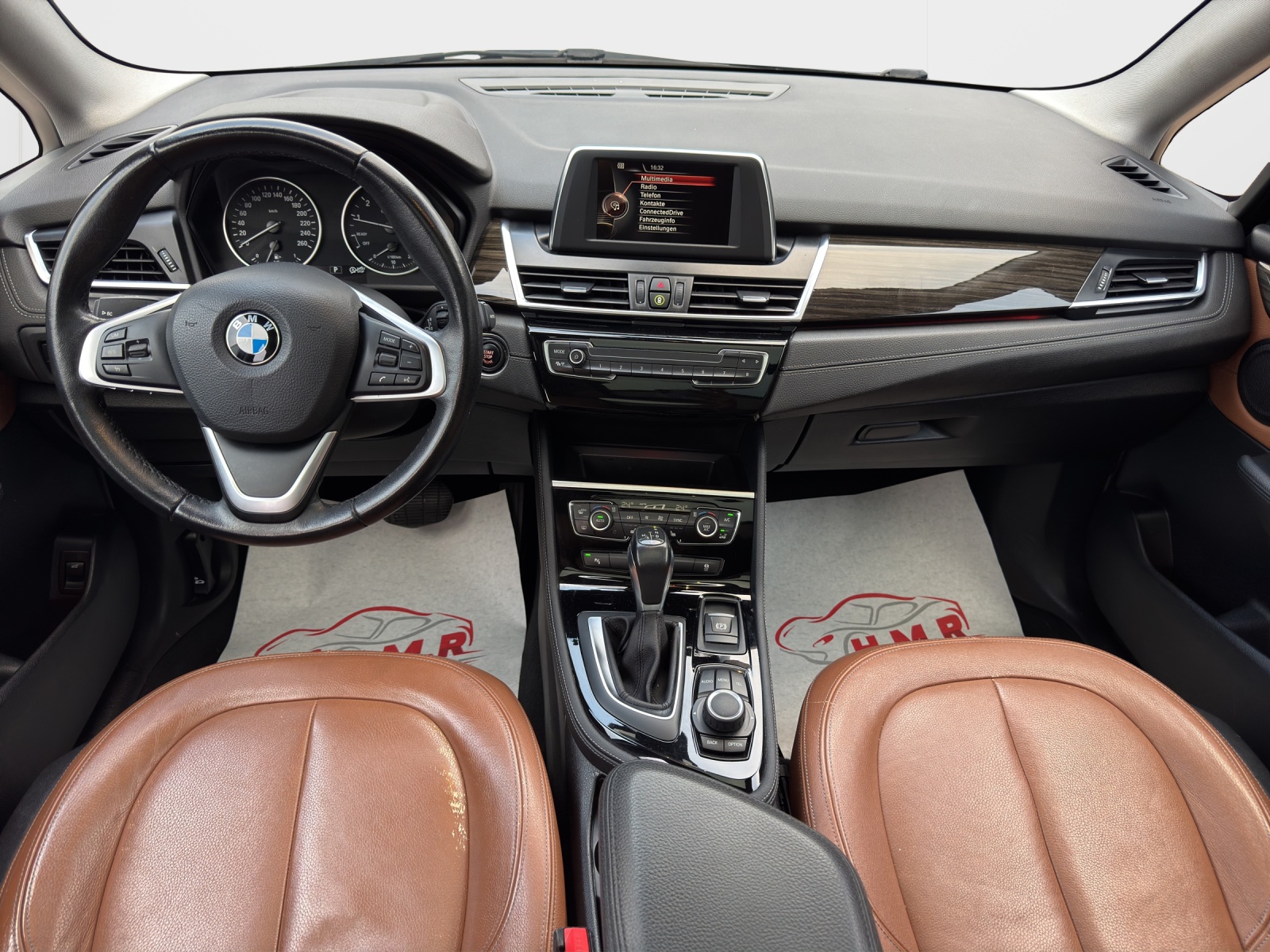 BMW 220i Active Tourer Luxury Line Steptronic-image-9