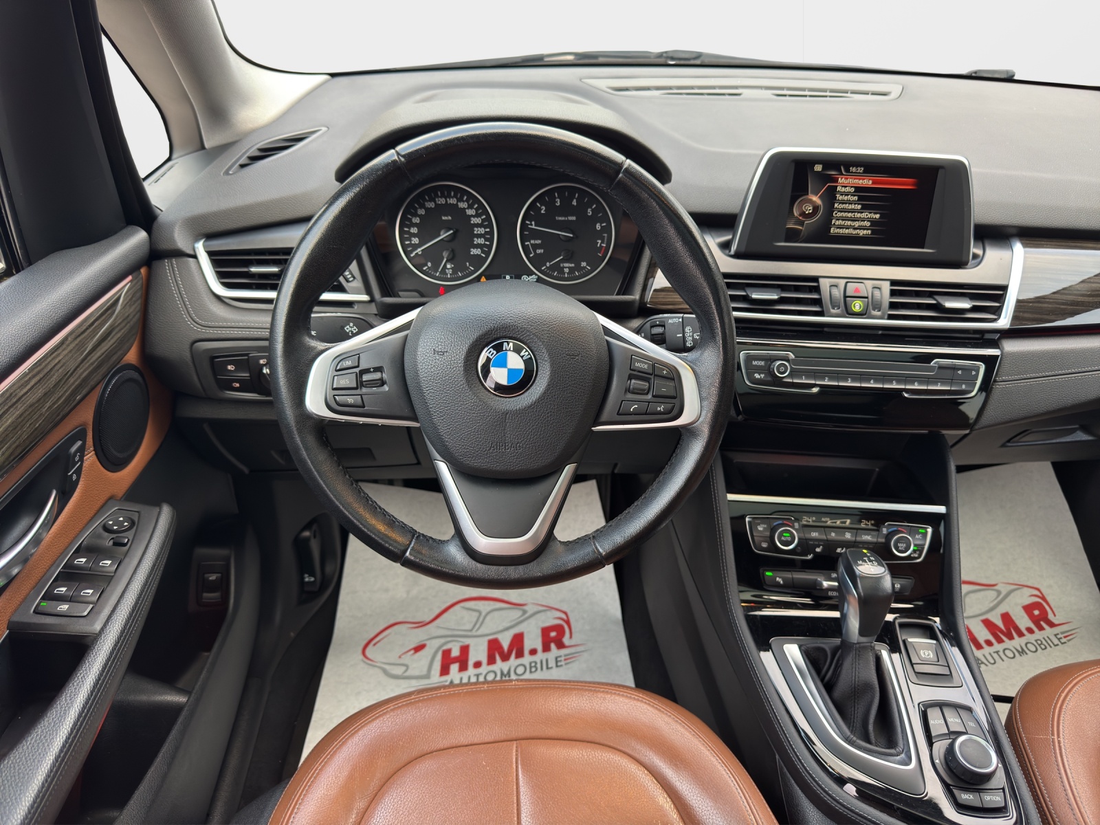 BMW 220i Active Tourer Luxury Line Steptronic-image-11