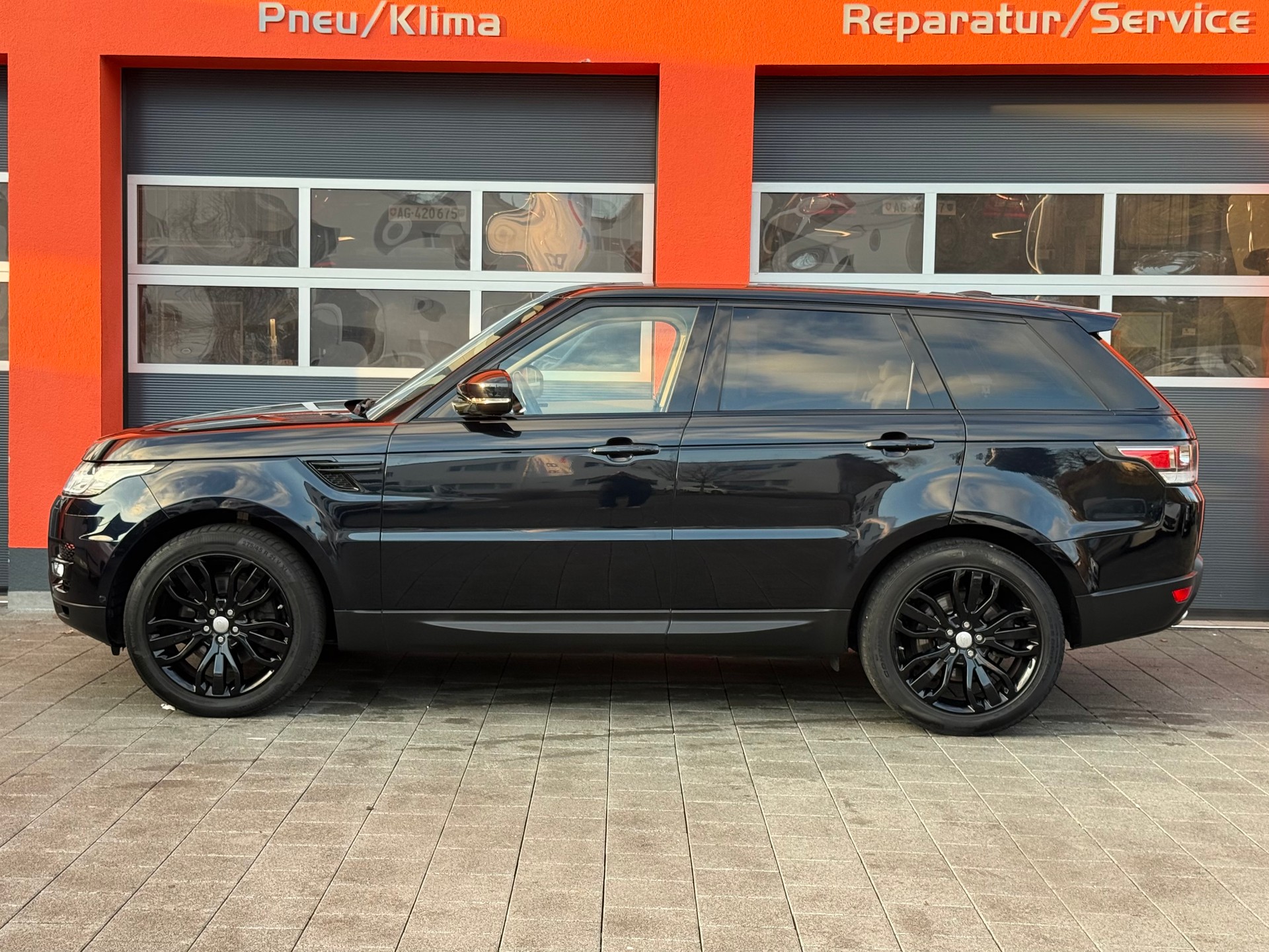 LAND ROVER Range Rover Sport 3.0 TDV6 HSE Automatic-image-1