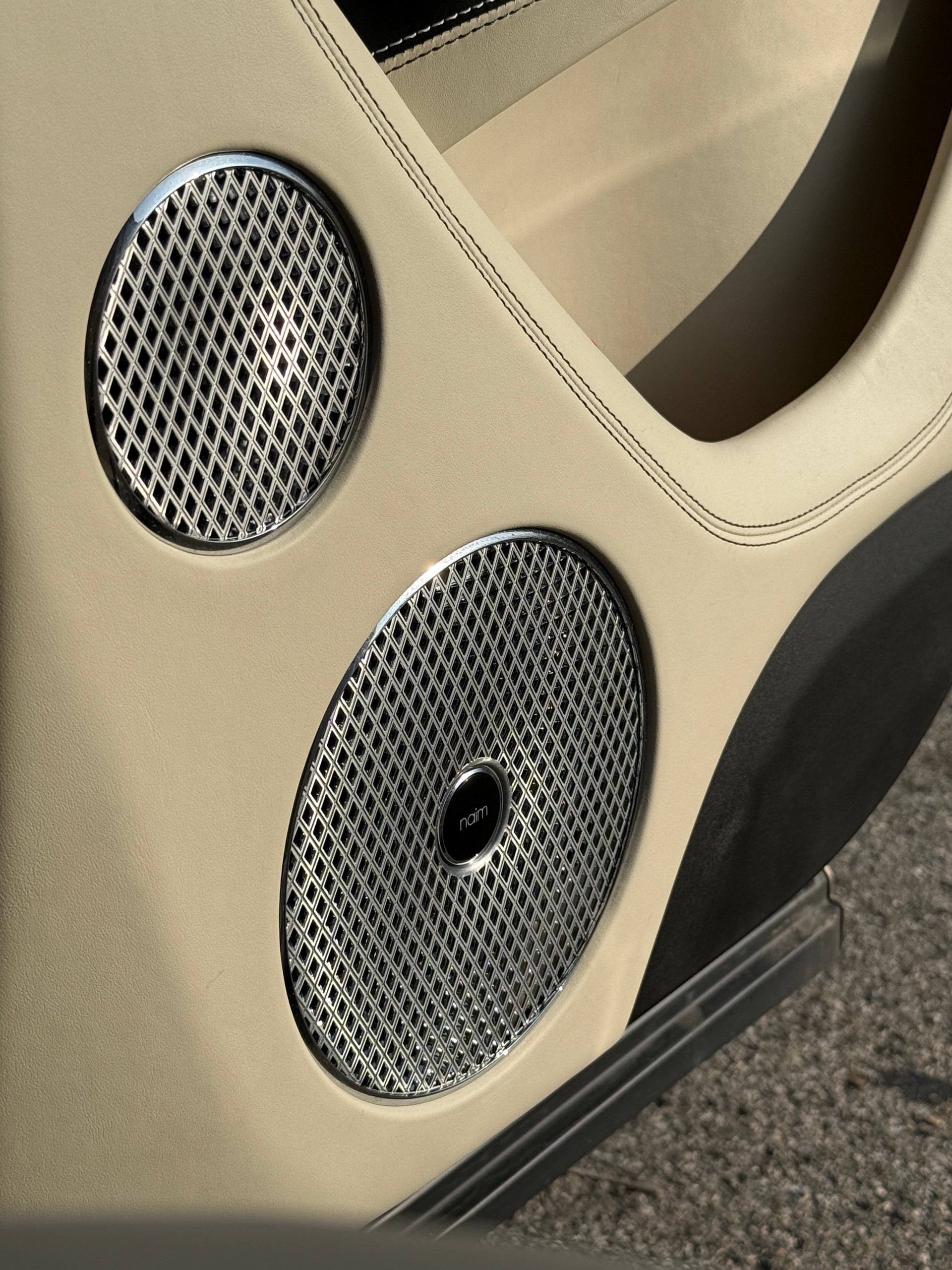 BENTLEY Bentayga V8 First Edition-image-12