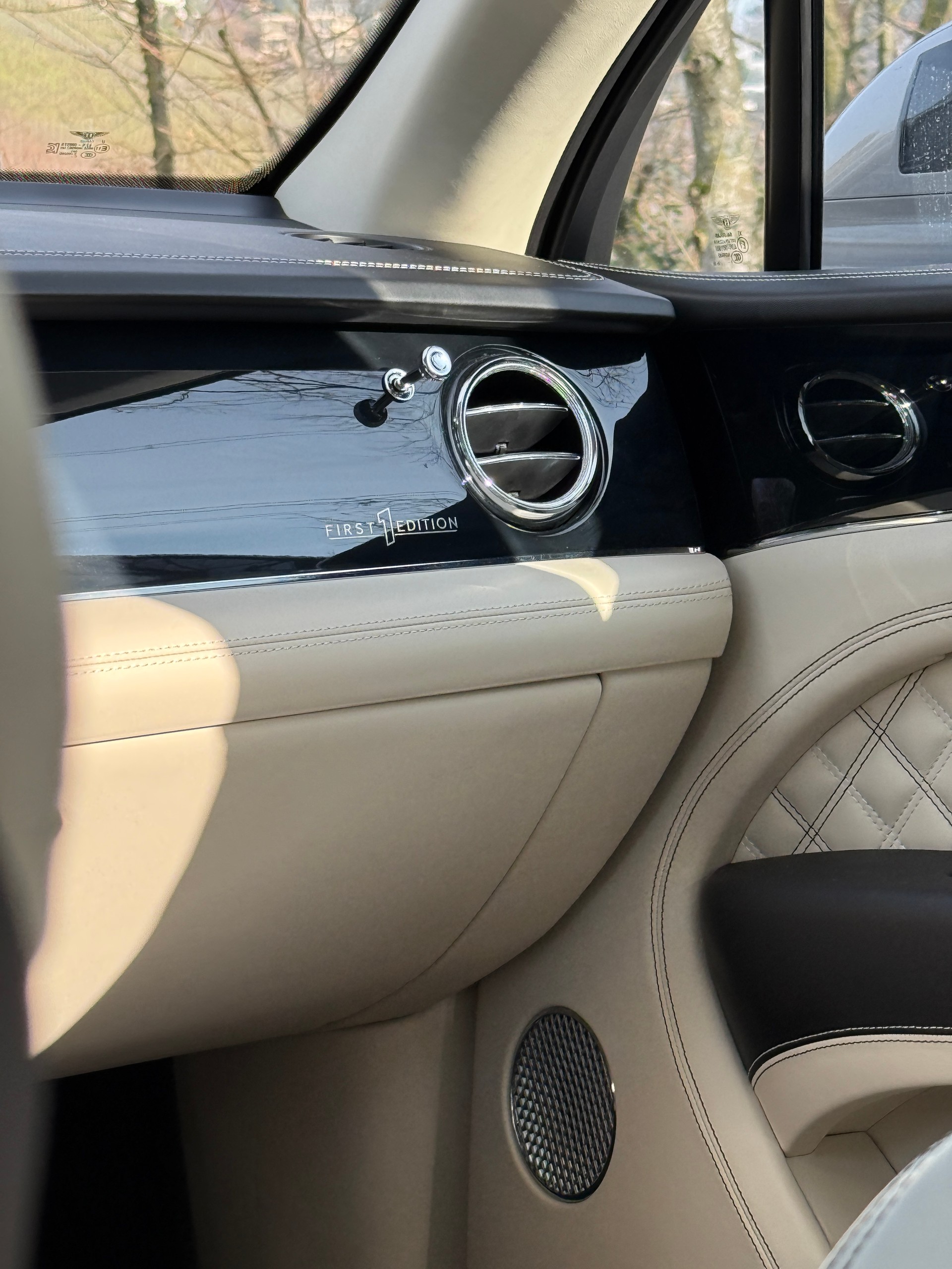 BENTLEY Bentayga V8 First Edition-image-14