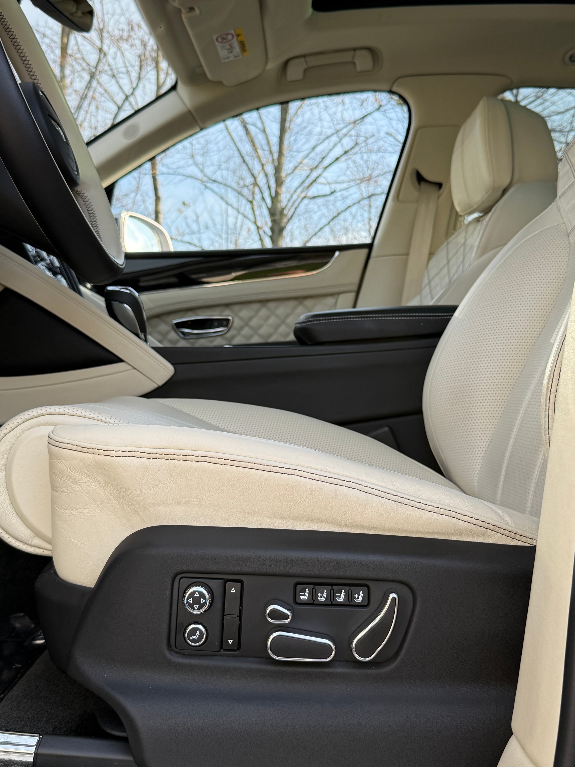 BENTLEY Bentayga V8 First Edition-image-8