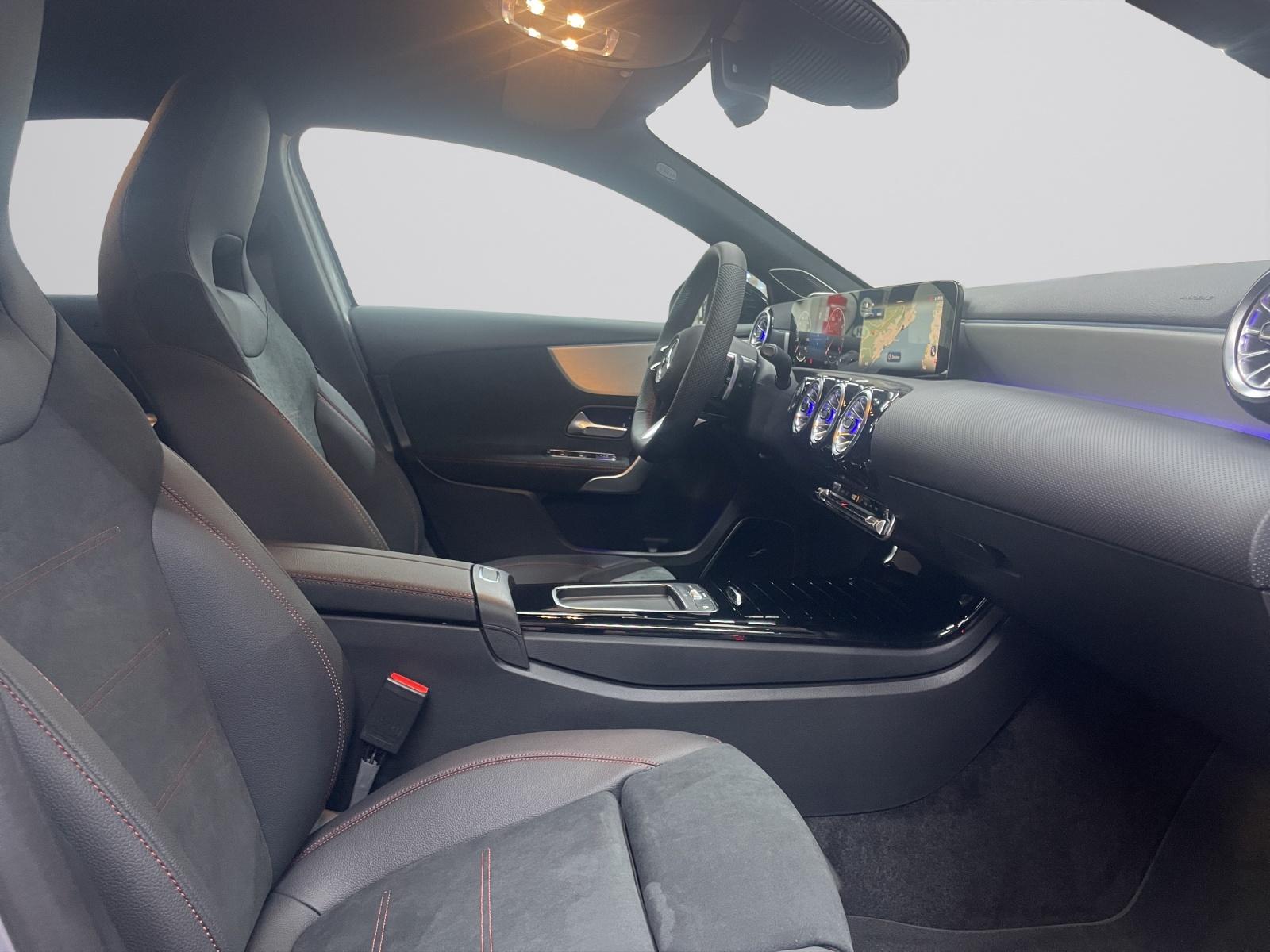 MERCEDES-BENZ A 220 4MATIC AMG Line-image-5