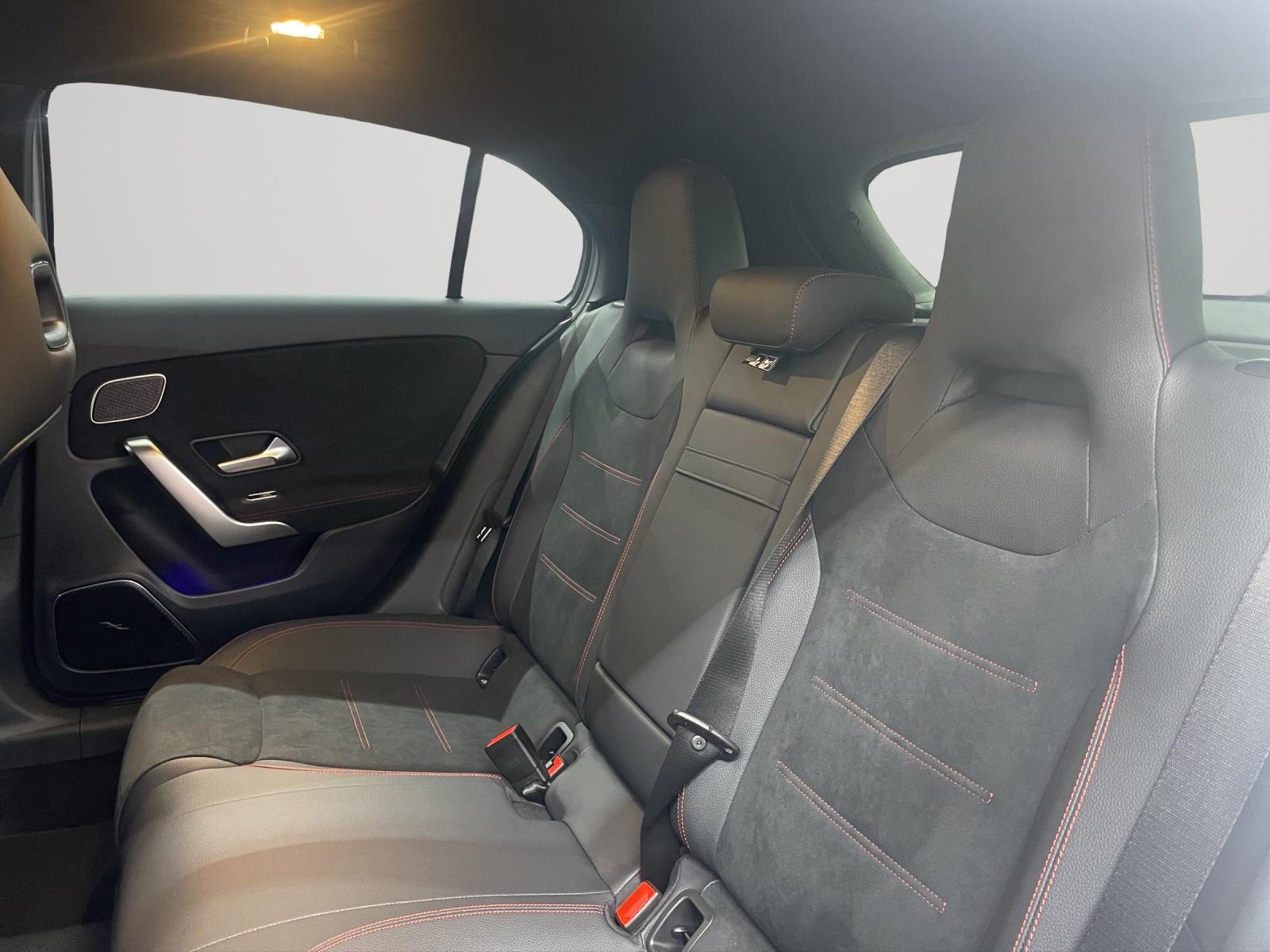 MERCEDES-BENZ A 220 4MATIC AMG Line-image-7