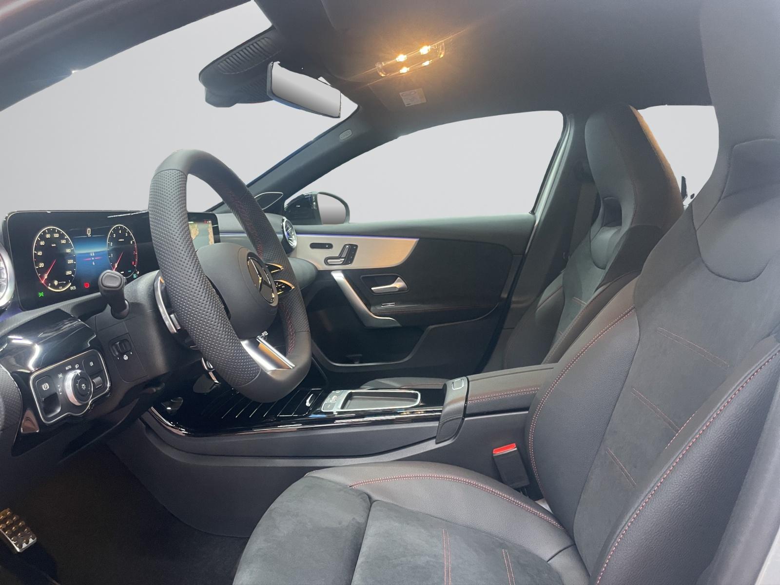 MERCEDES-BENZ A 220 4MATIC AMG Line-image-3