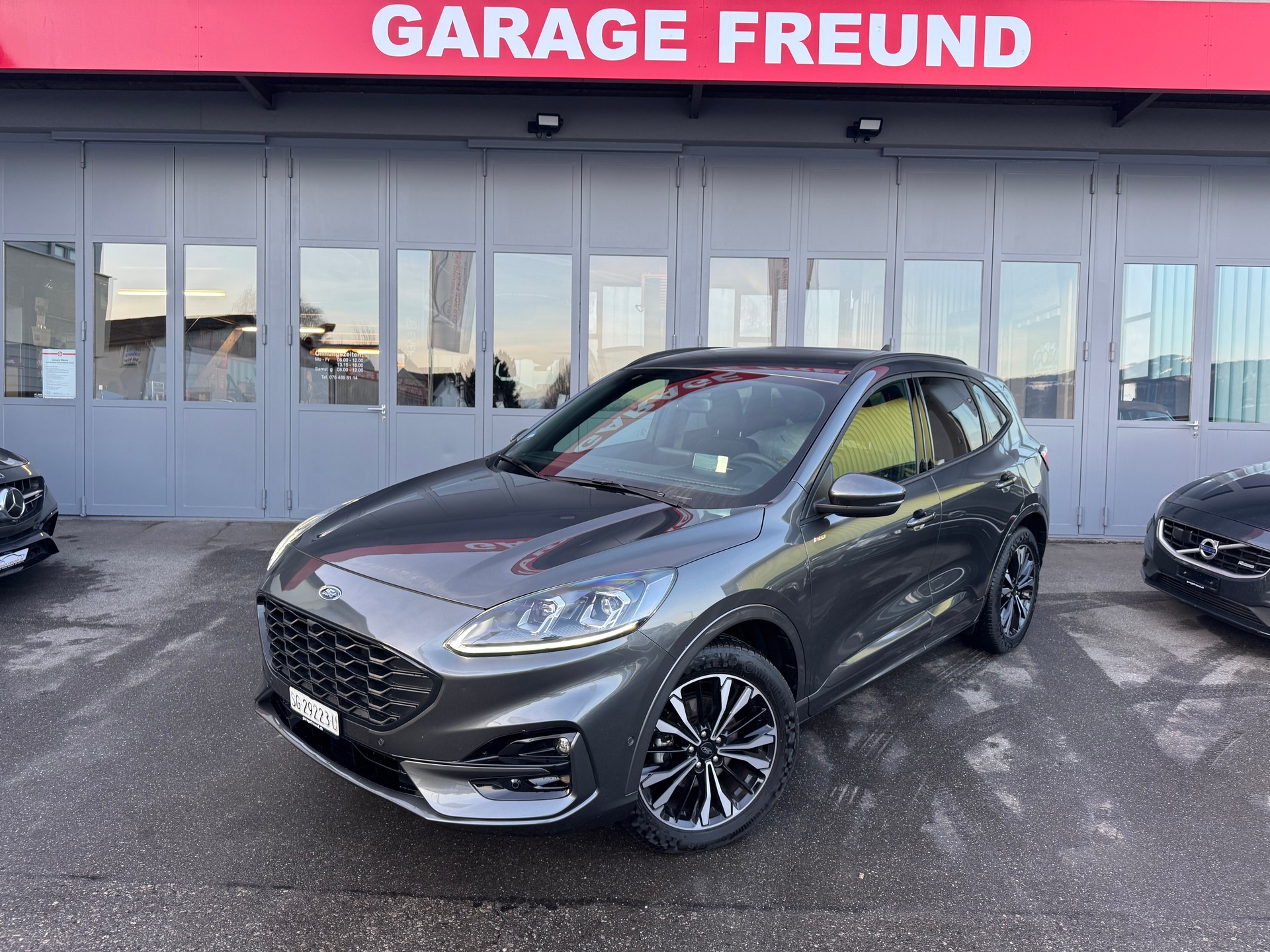 FORD Kuga 2.5 FHEV ST-Line X 4WD-image-2
