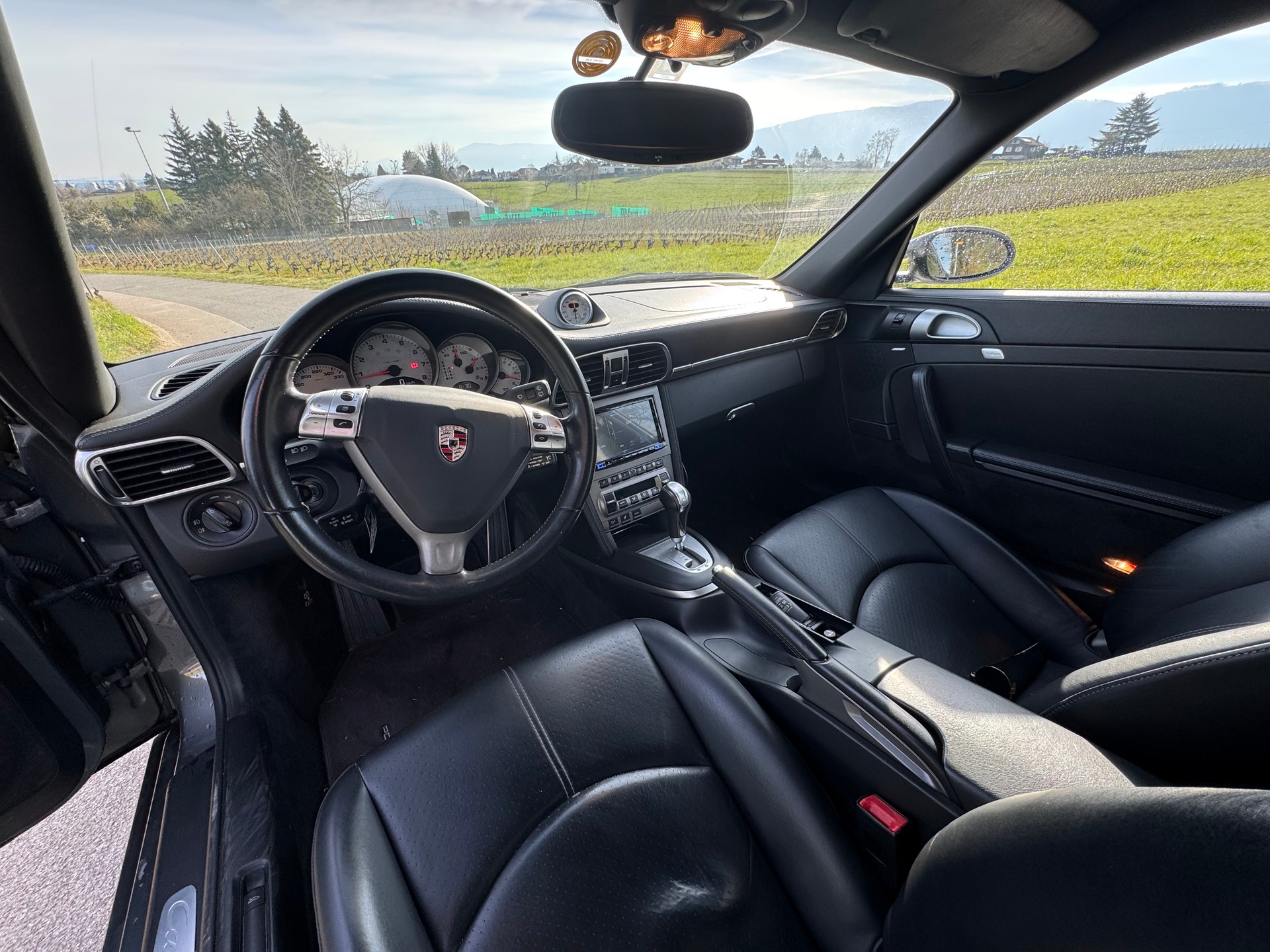 PORSCHE 911 Carrera 4S-image-5