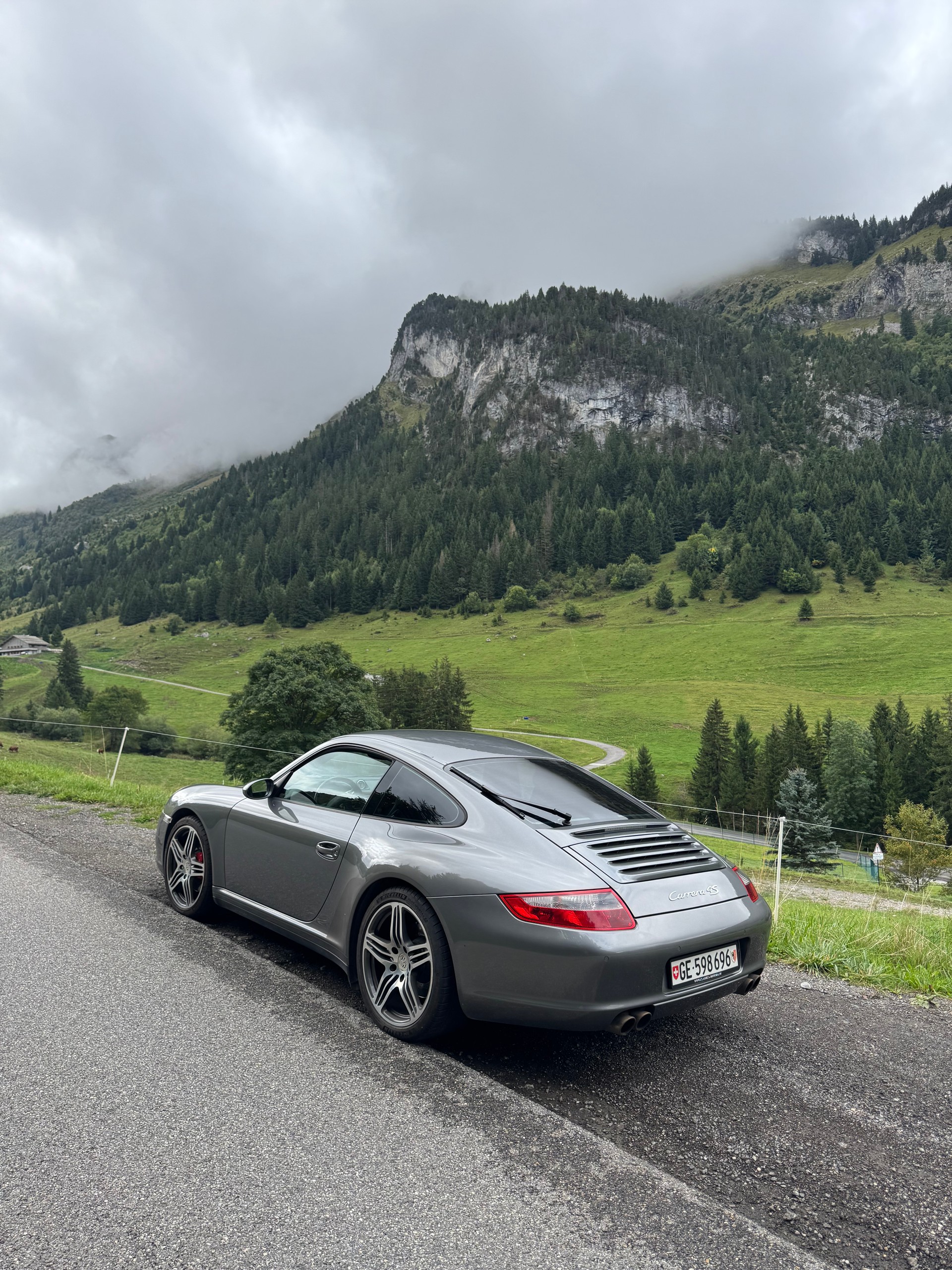 PORSCHE 911 Carrera 4S-image-3