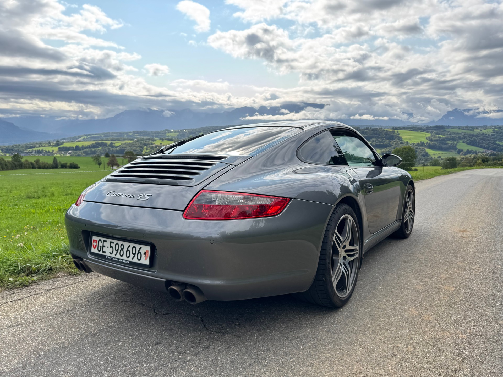PORSCHE 911 Carrera 4S-image-2