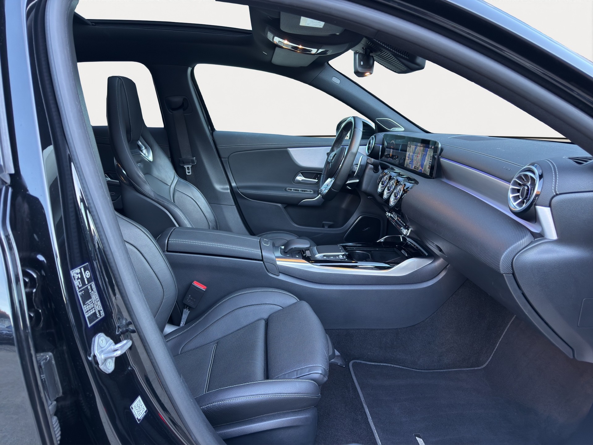 MERCEDES-BENZ A 45 S AMG 4Matic+ Speedshift-image-10