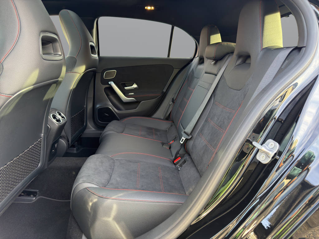 MERCEDES-BENZ A 220 AMG Line 4matic-image-10