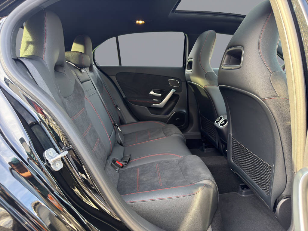 MERCEDES-BENZ A 220 AMG Line 4matic-image-11