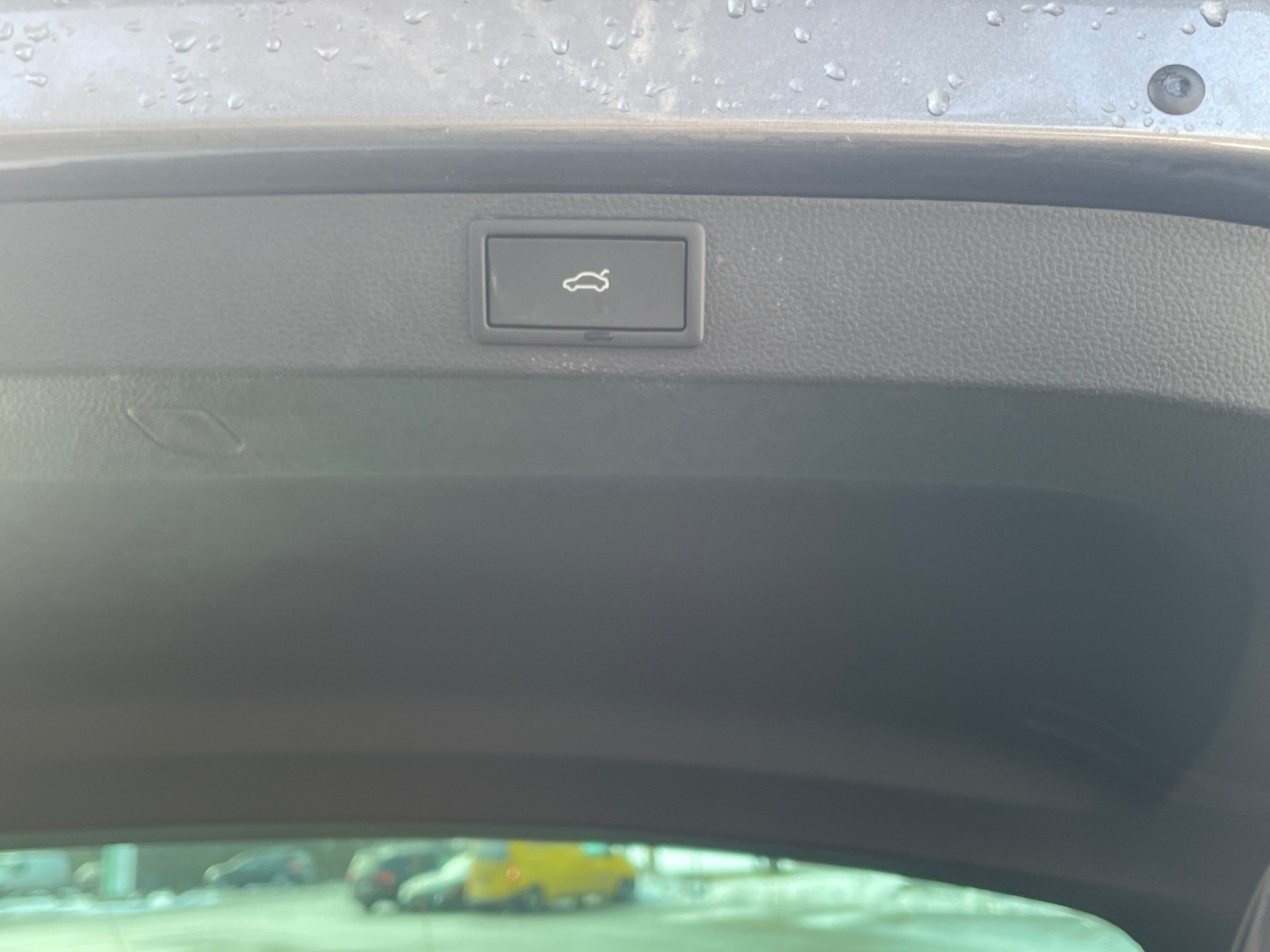 SKODA Karoq 2.0 TDI CR Dynamic 4x4 DSG-image-6