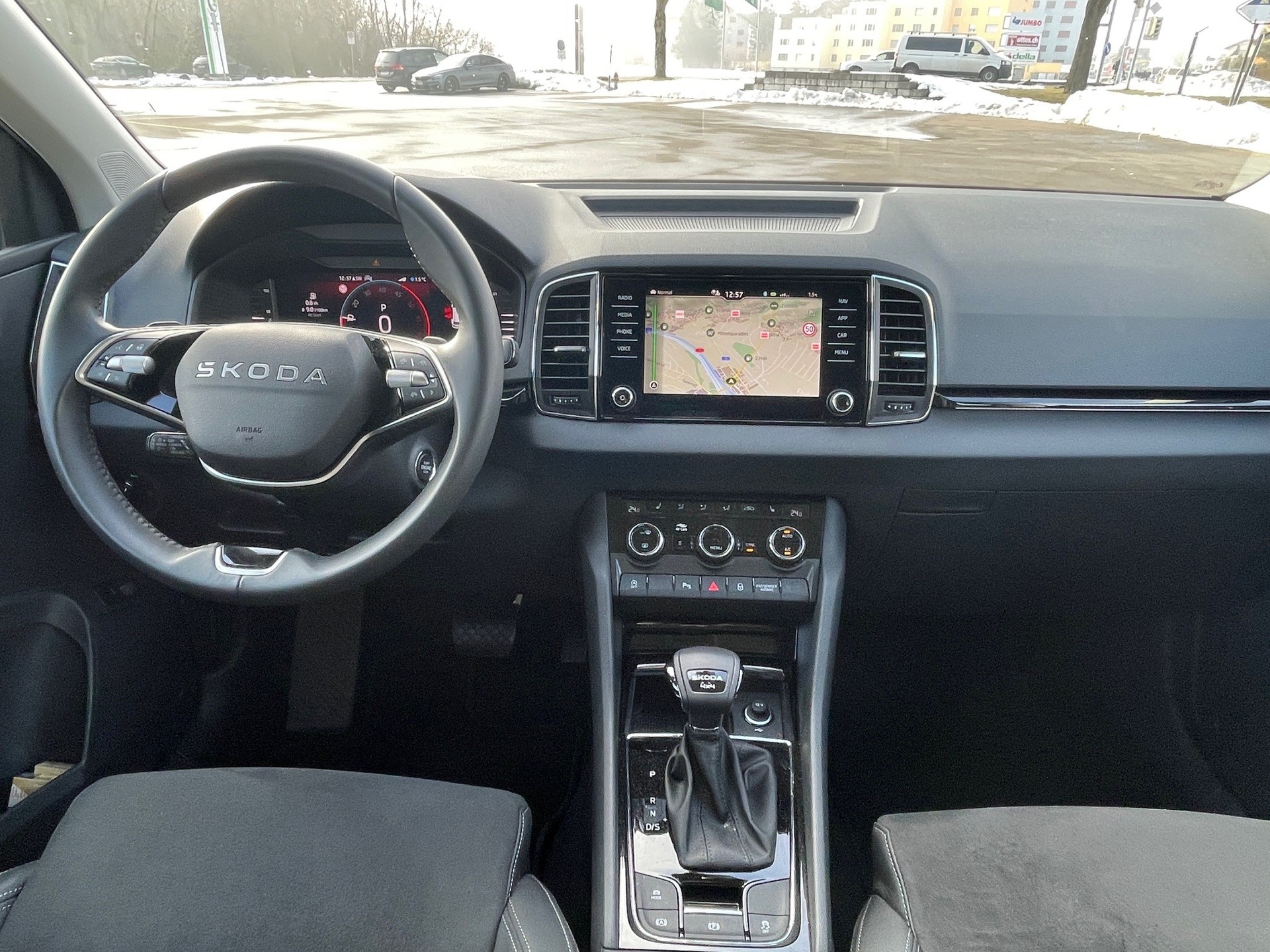 SKODA Karoq 2.0 TDI CR Dynamic 4x4 DSG-image-8
