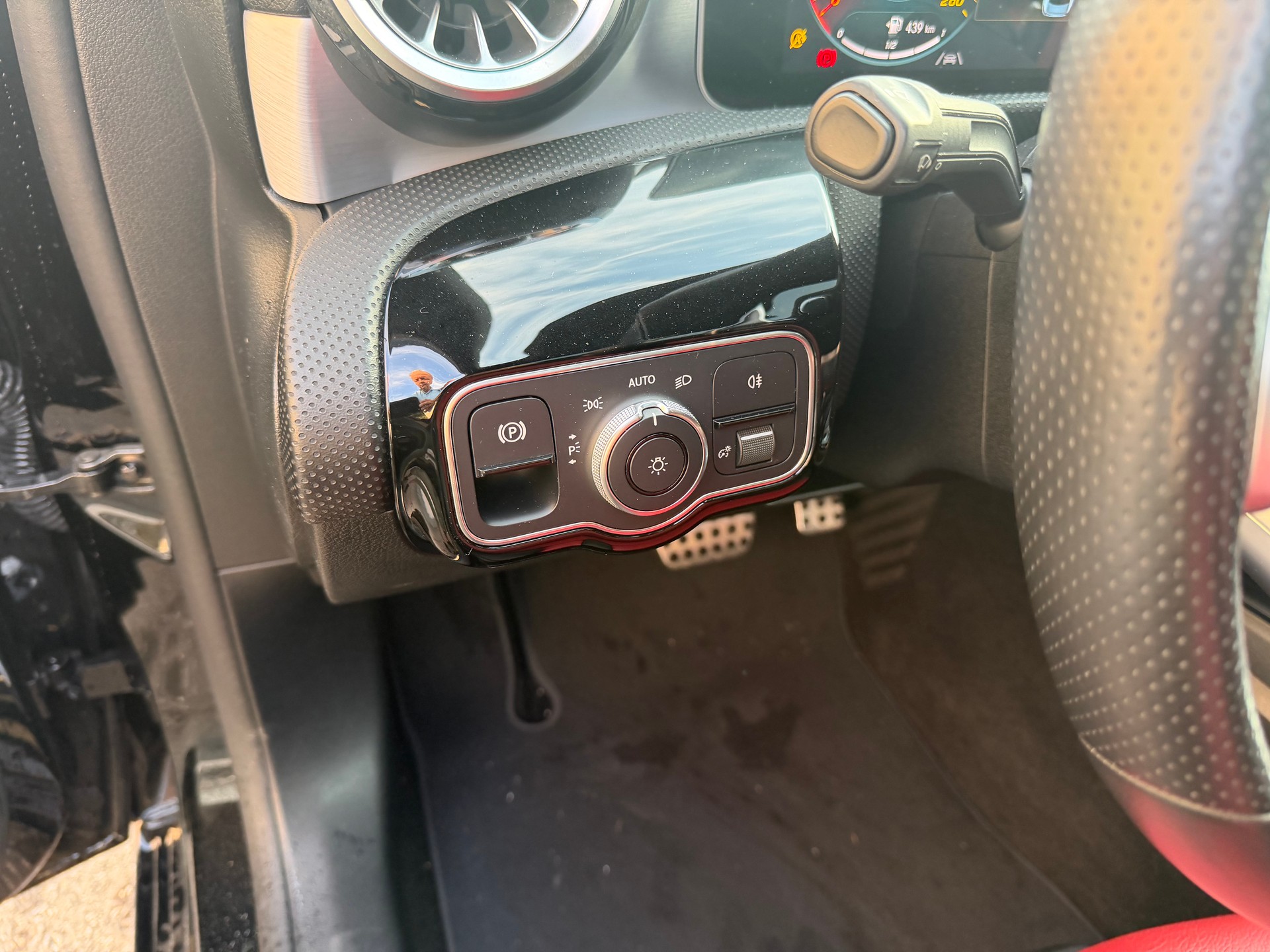 MERCEDES-BENZ A 180 AMG Line 7G-DCT-image-18