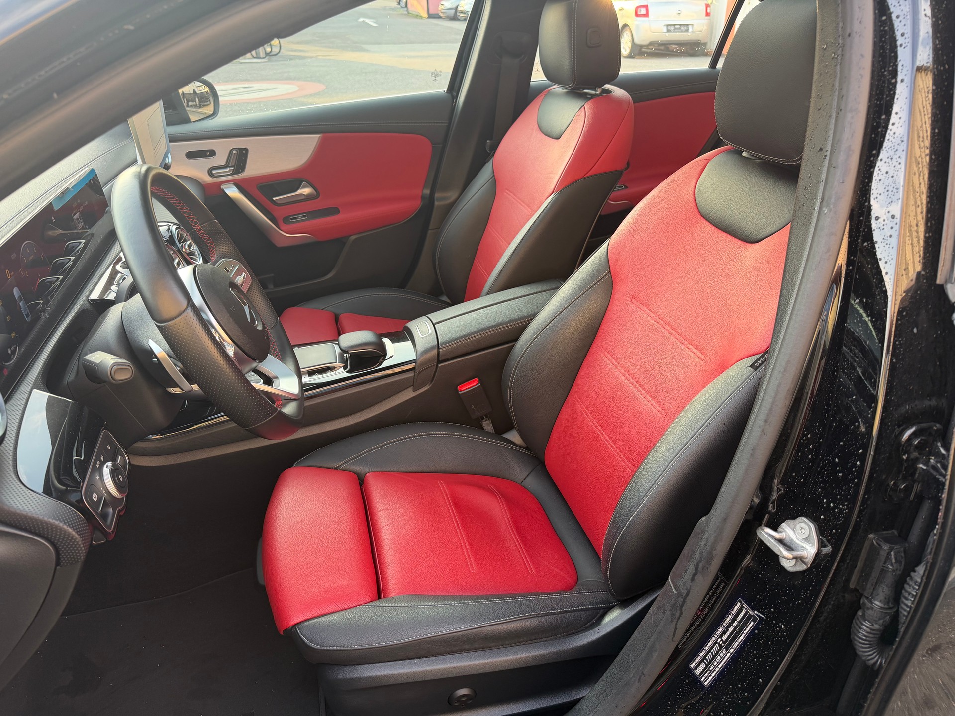 MERCEDES-BENZ A 180 AMG Line 7G-DCT-image-16