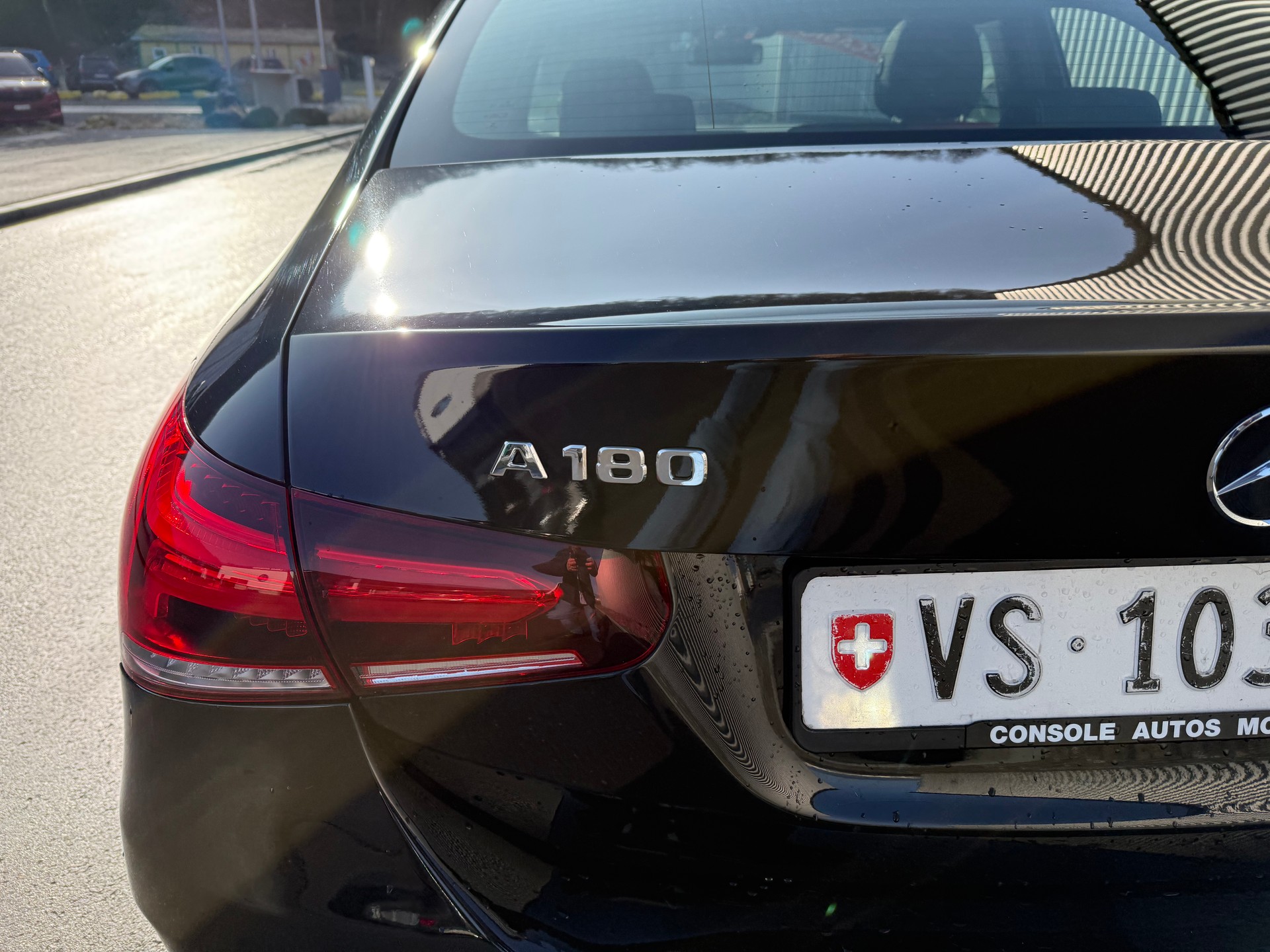 MERCEDES-BENZ A 180 AMG Line 7G-DCT-image-4