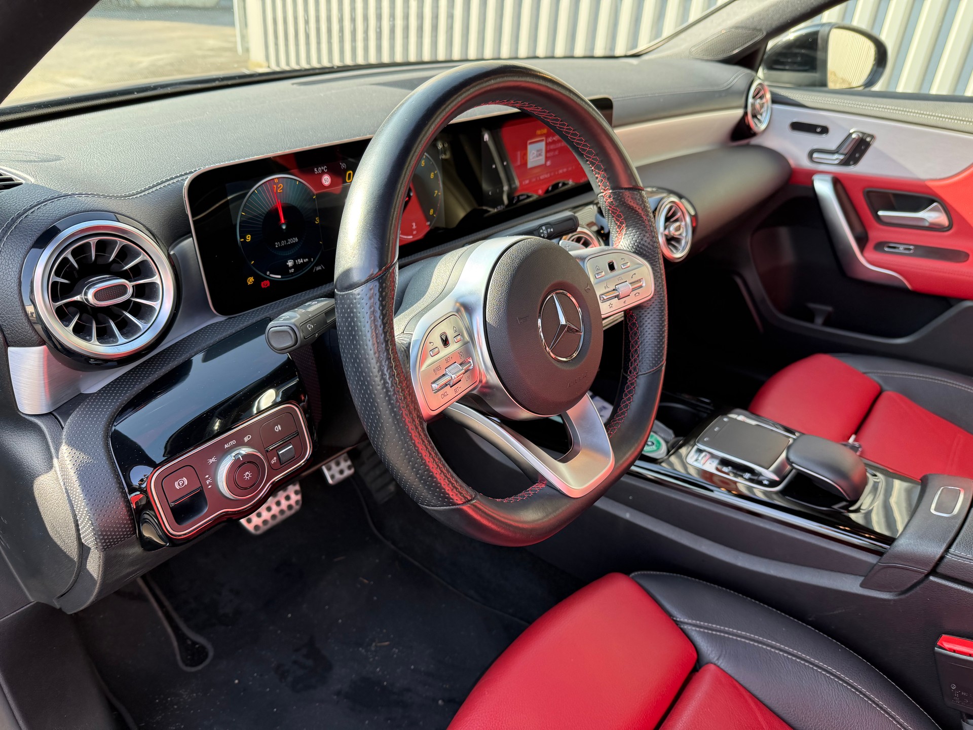 MERCEDES-BENZ A 180 AMG Line 7G-DCT-image-8