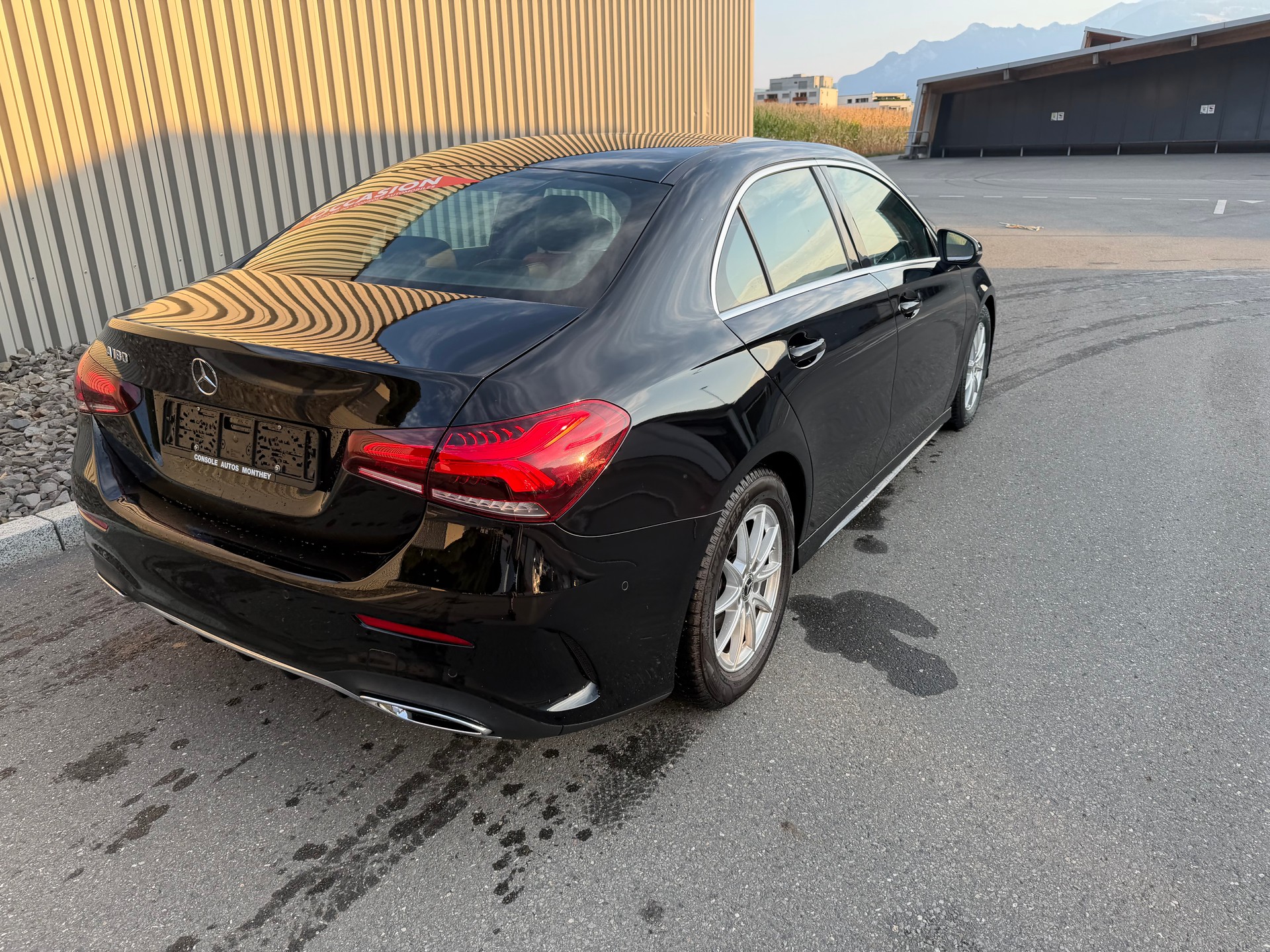 MERCEDES-BENZ A 180 AMG Line 7G-DCT-image-6