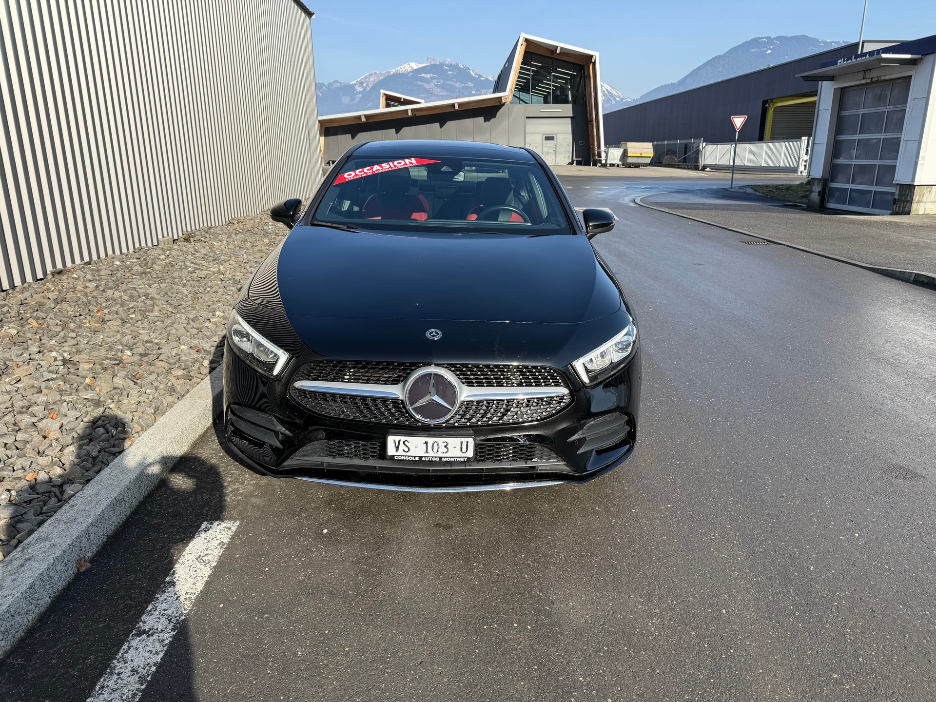 MERCEDES-BENZ A 180 AMG Line 7G-DCT-image-5