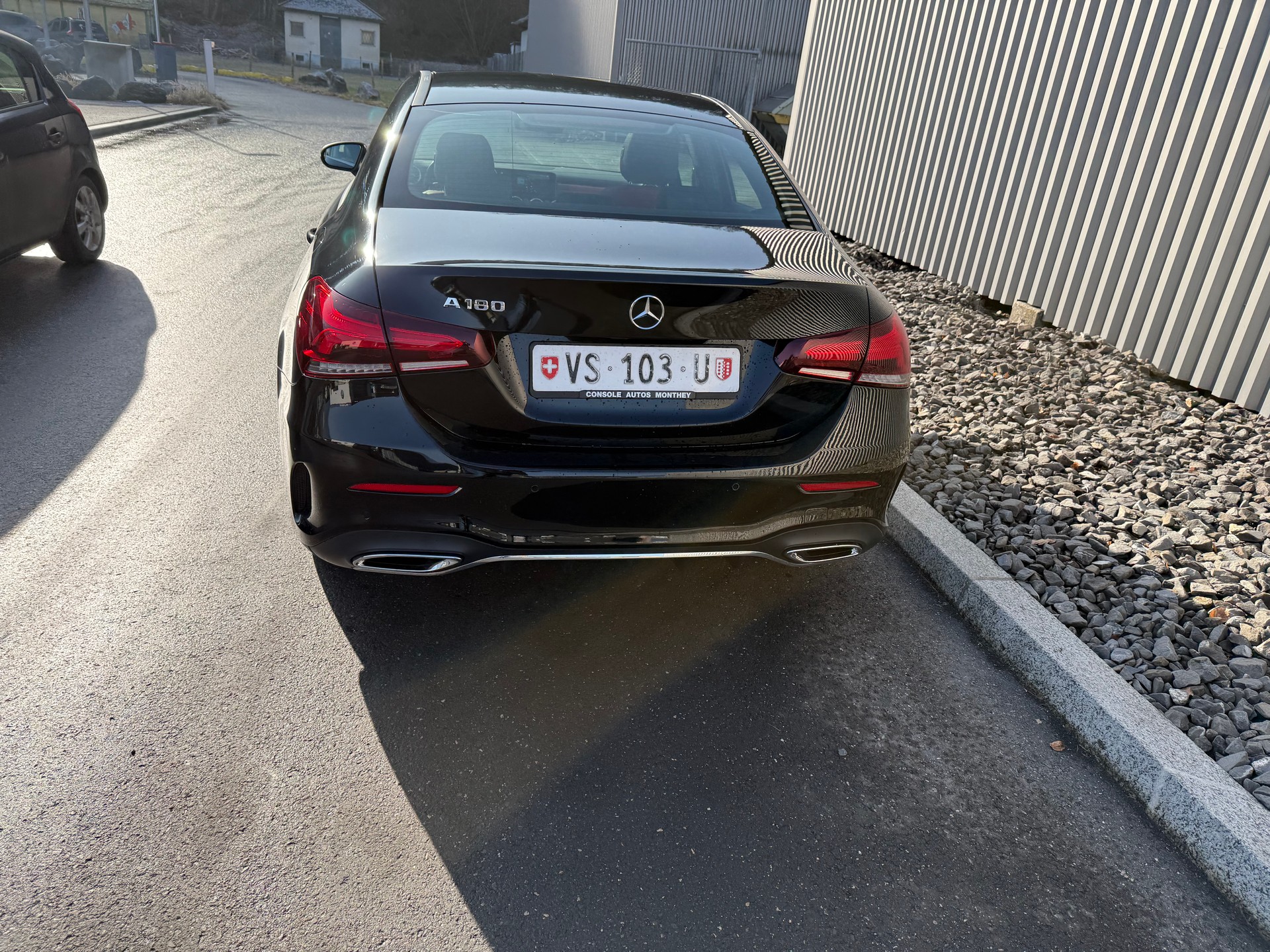 MERCEDES-BENZ A 180 AMG Line 7G-DCT-image-3