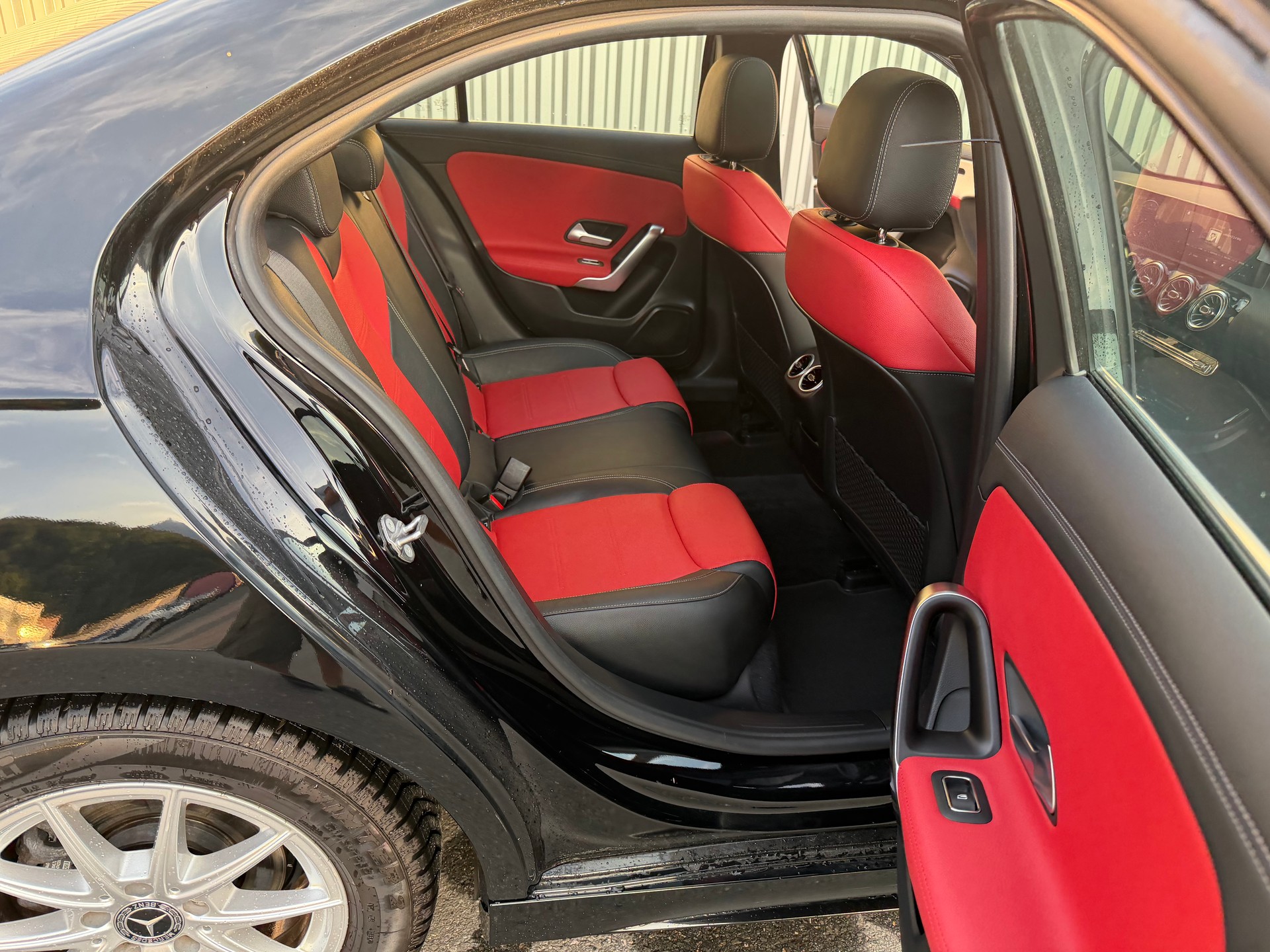 MERCEDES-BENZ A 180 AMG Line 7G-DCT-image-31