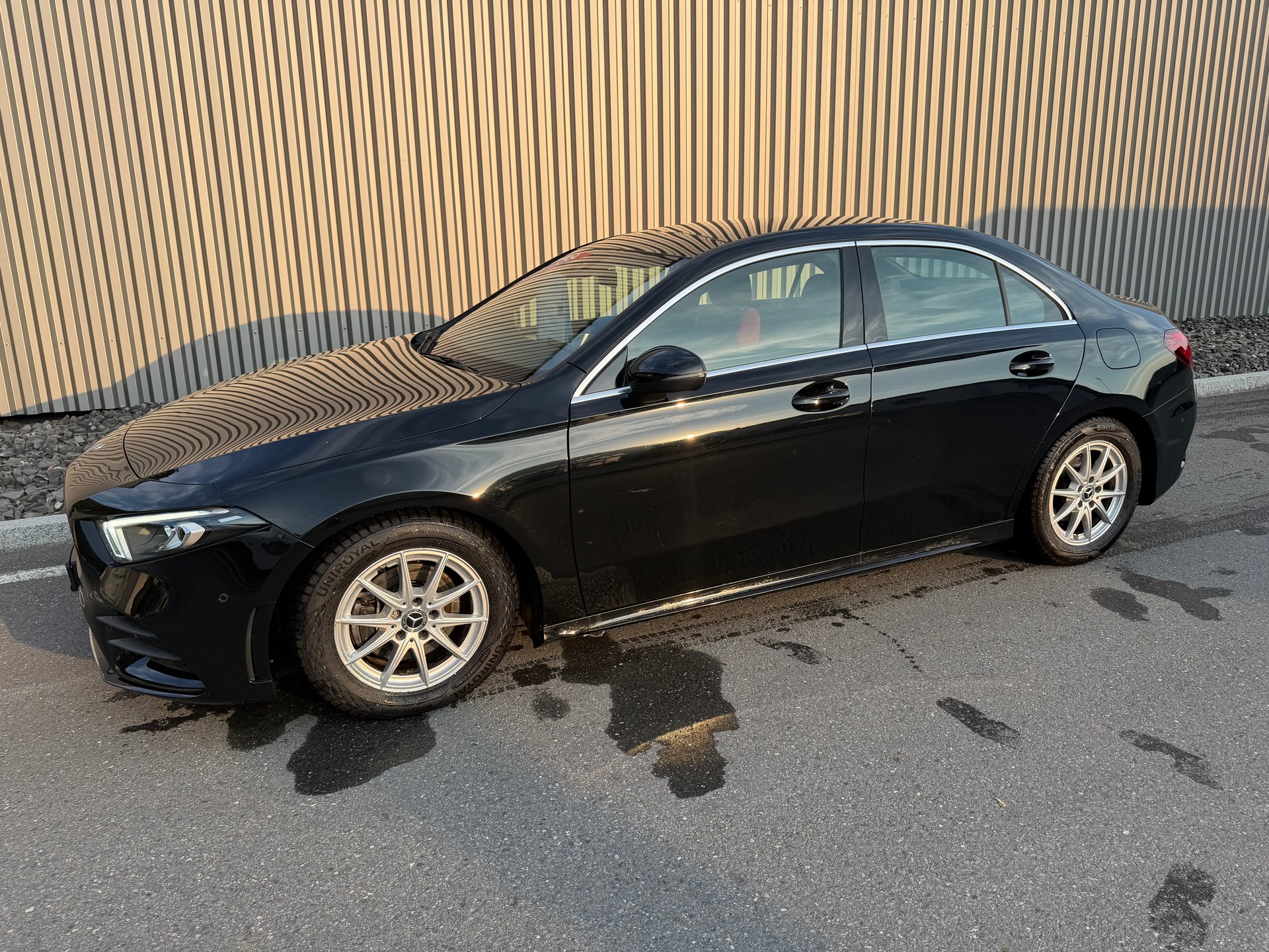 MERCEDES-BENZ A 180 AMG Line 7G-DCT-image-0